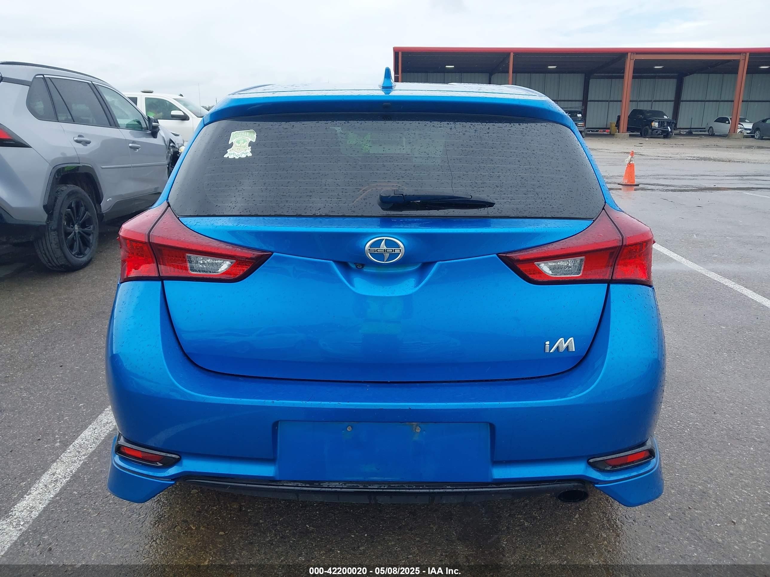 2016 Scion Im   Blue vin: JTNKARJE3GJ522867