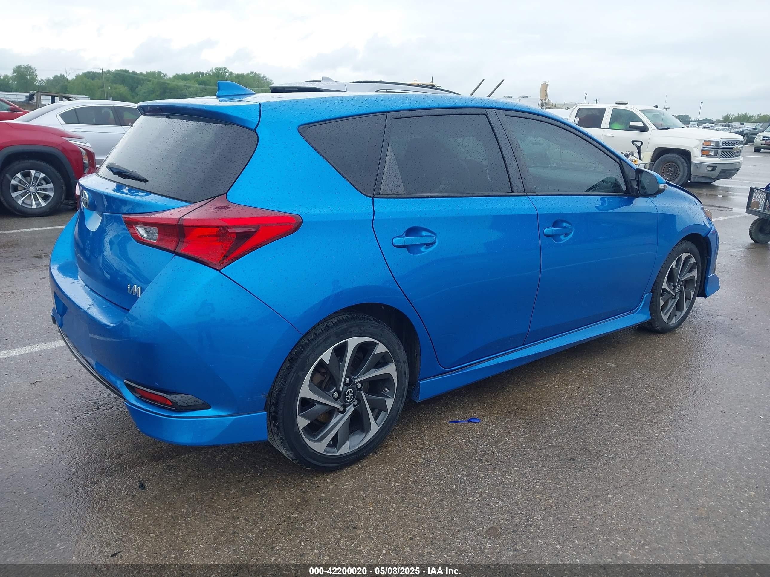 2016 Scion Im   Blue vin: JTNKARJE3GJ522867