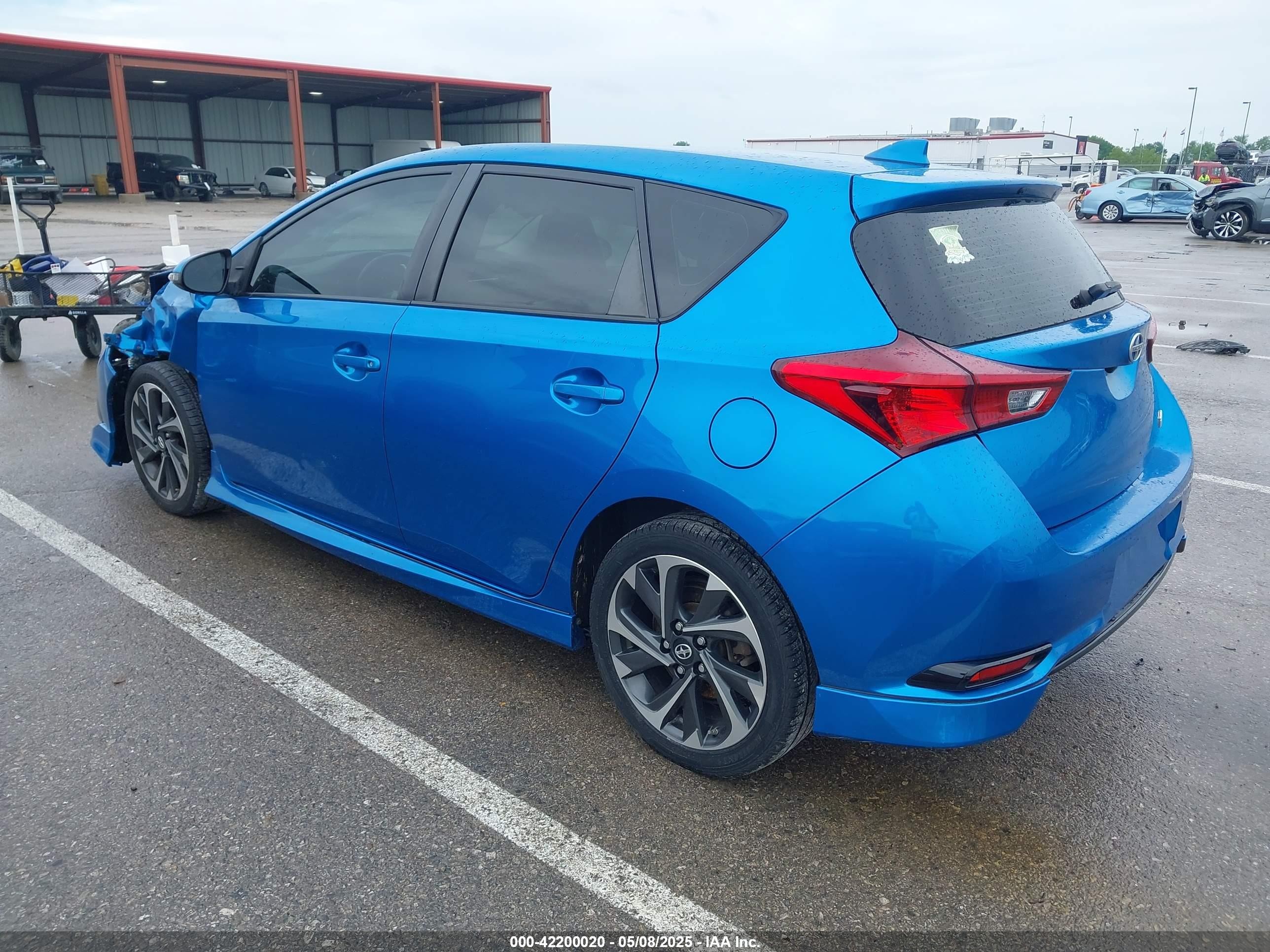 2016 Scion Im   Blue vin: JTNKARJE3GJ522867