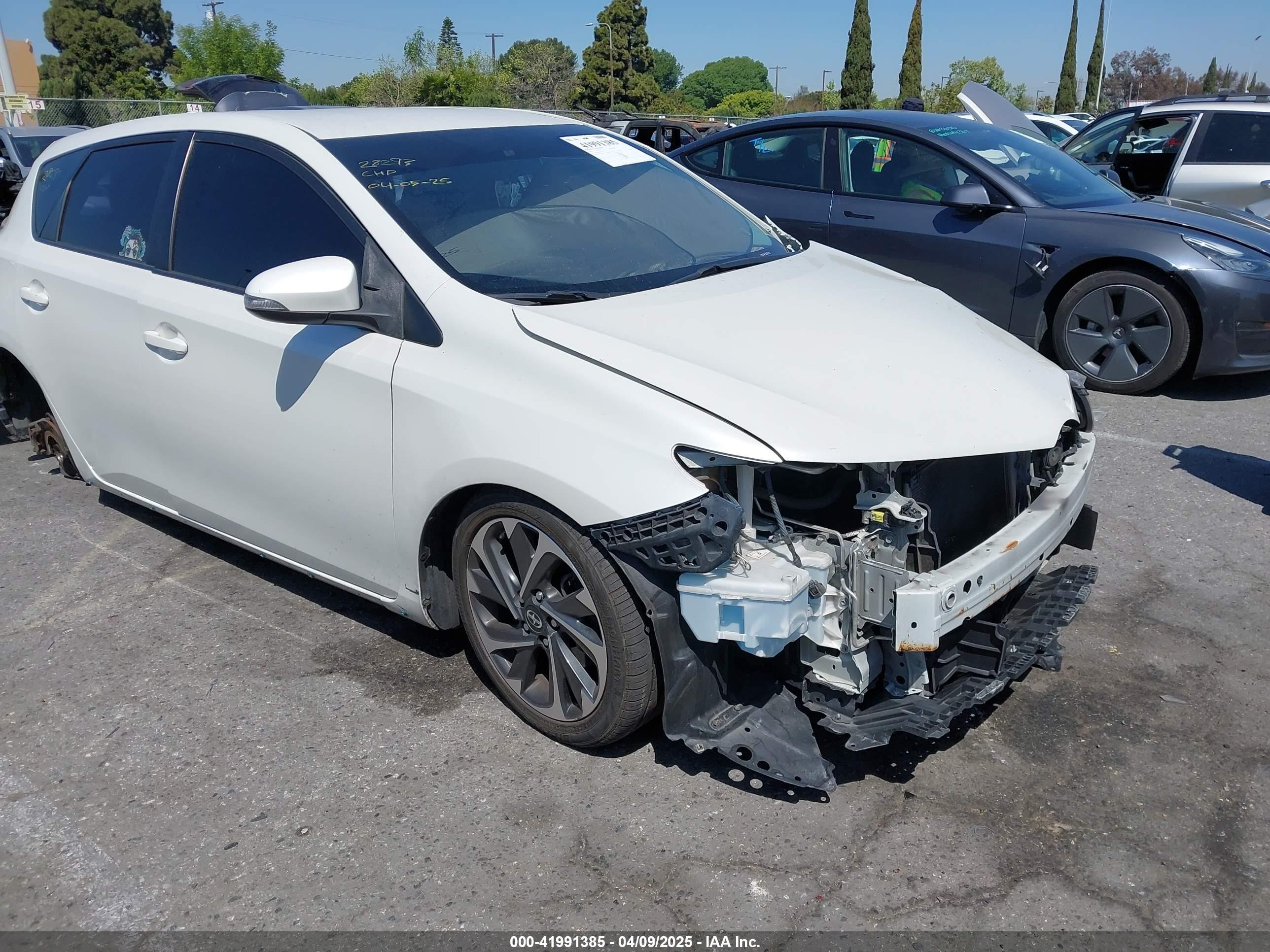2016 Scion Im   White vin: JTNKARJE4GJ517211