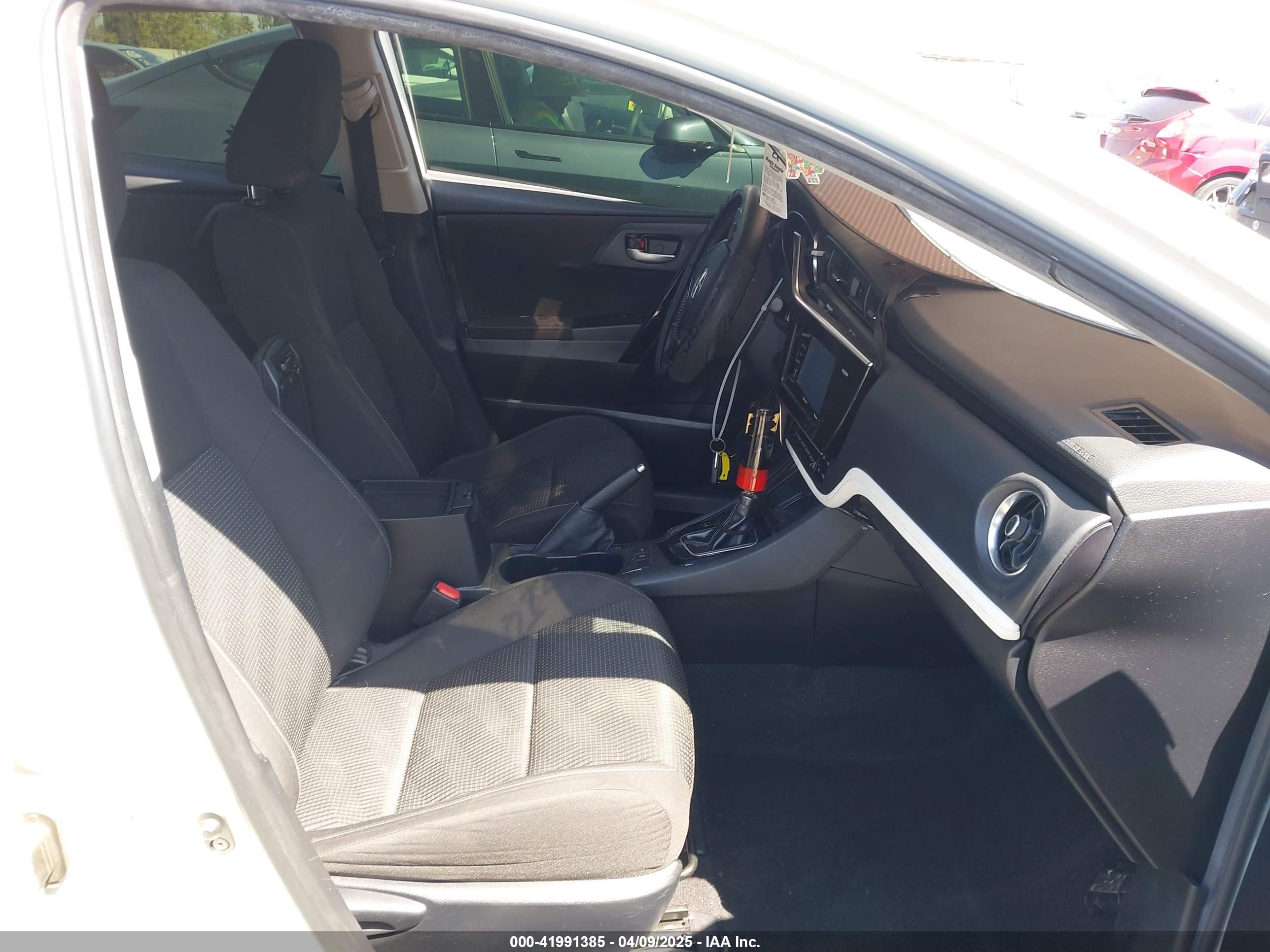 2016 Scion Im   White vin: JTNKARJE4GJ517211