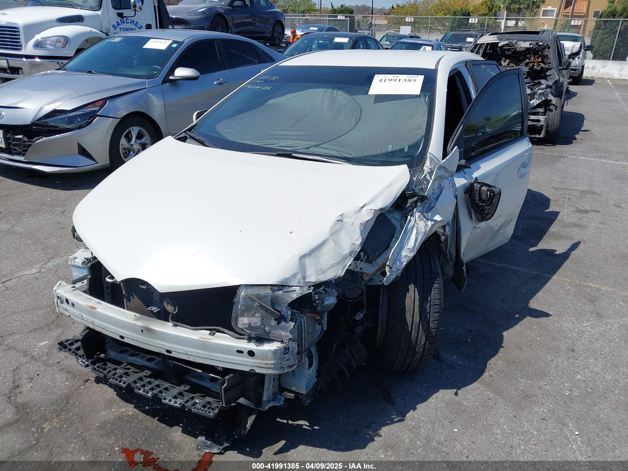 2016 Scion Im   White vin: JTNKARJE4GJ517211