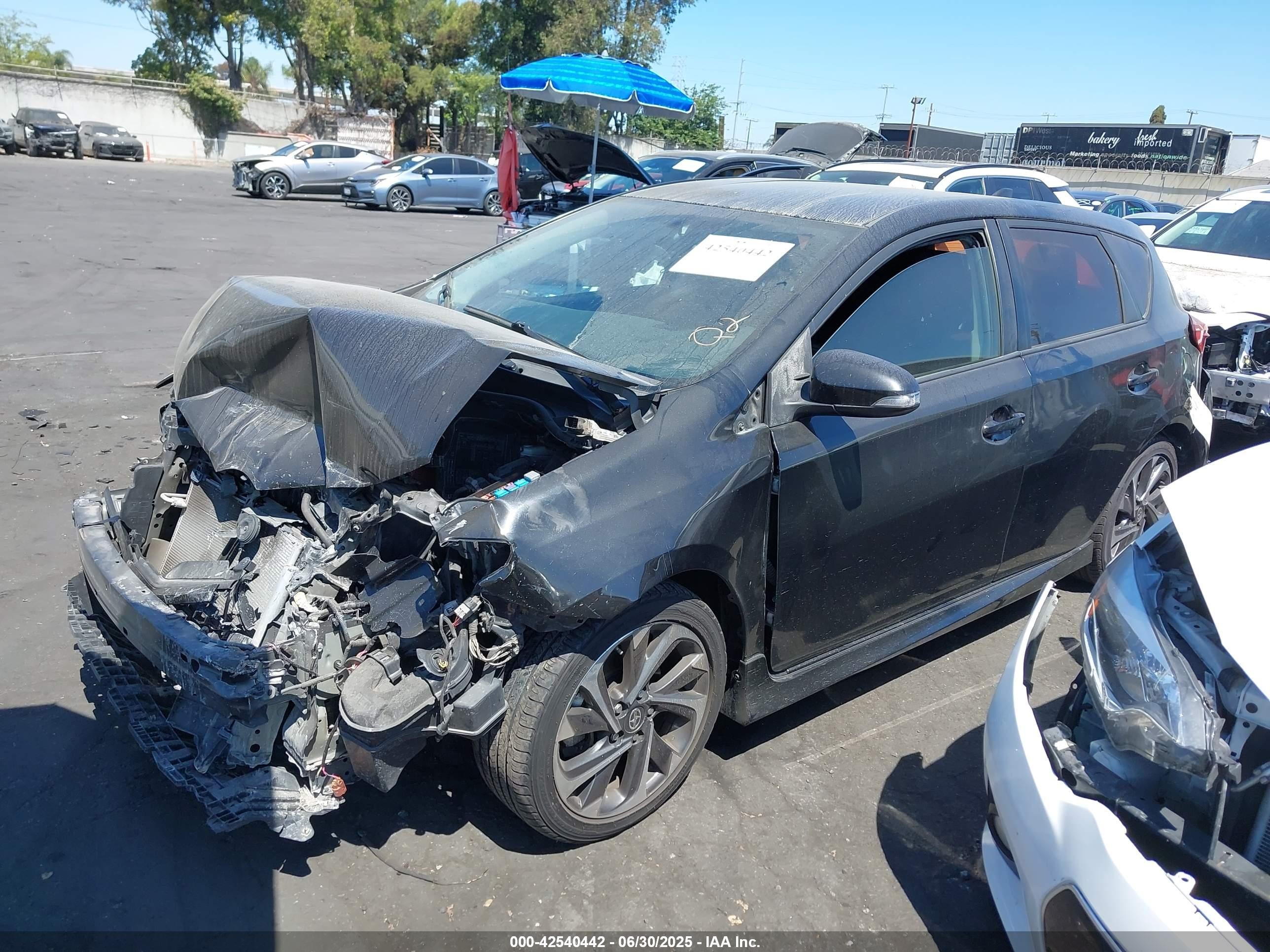 2016 Scion Im   Black vin: JTNKARJE6GJ518439