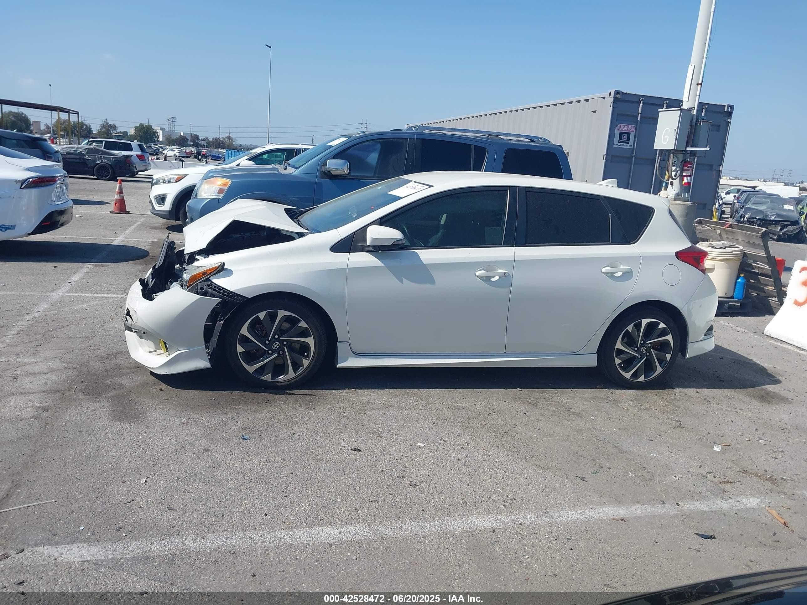 2016 Scion Im   White vin: JTNKARJE6GJ521227