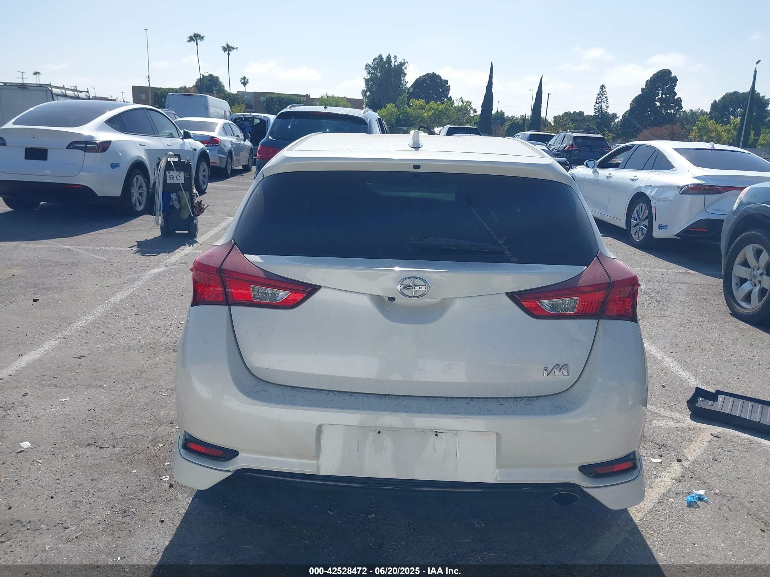 2016 Scion Im   White vin: JTNKARJE6GJ521227