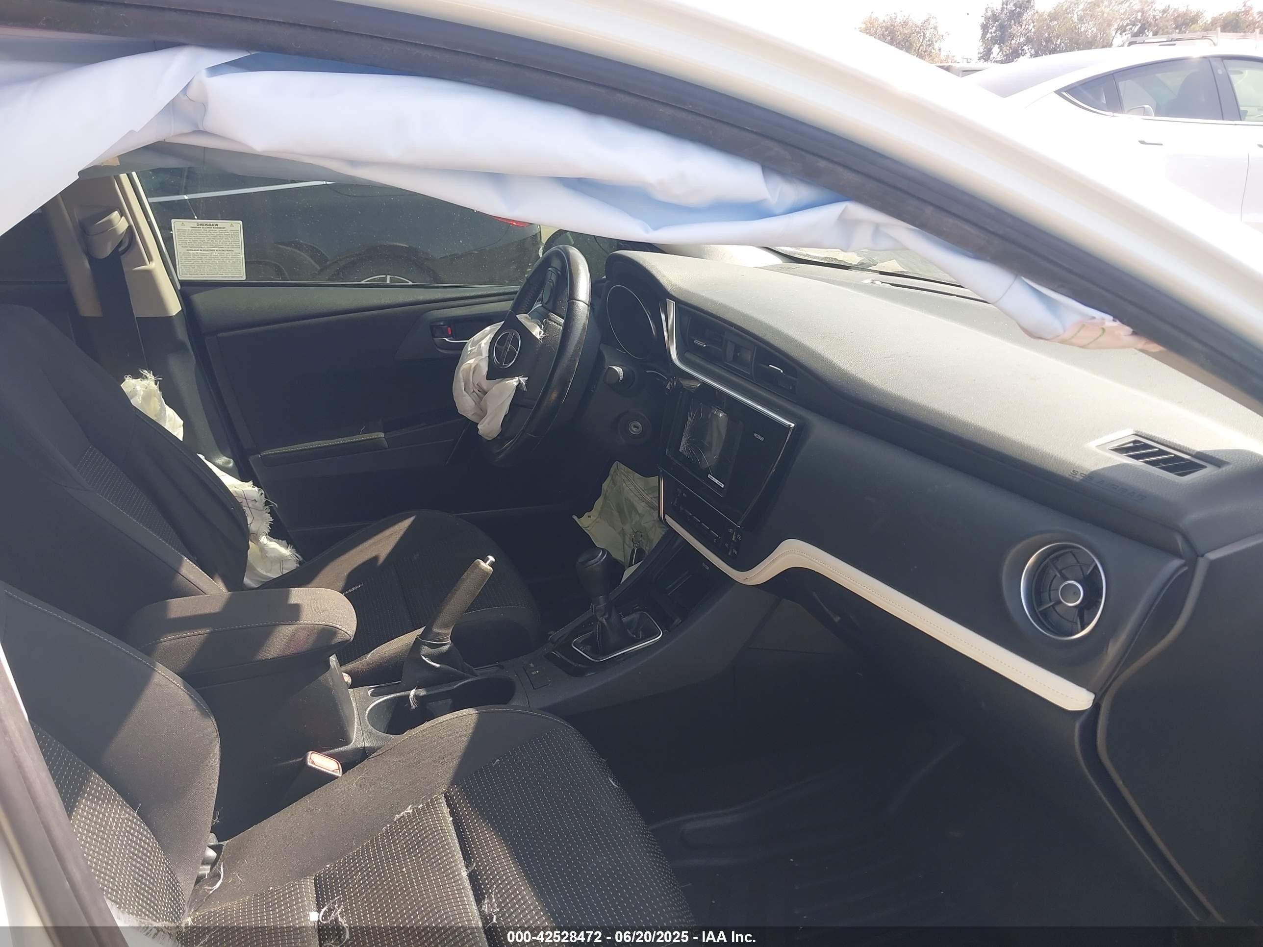 2016 Scion Im   White vin: JTNKARJE6GJ521227