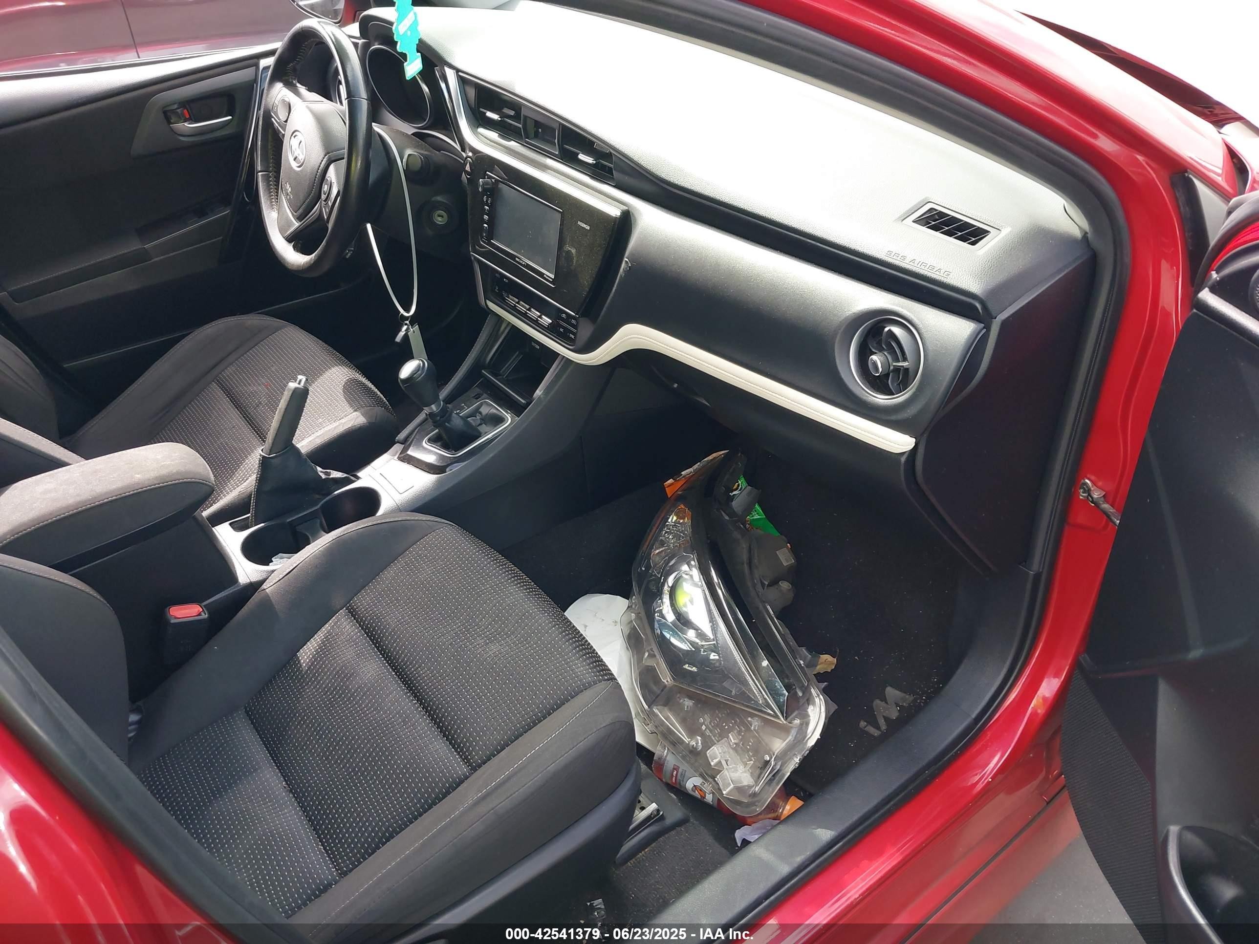 2016 Scion Im   Red vin: JTNKARJE9GJ520539
