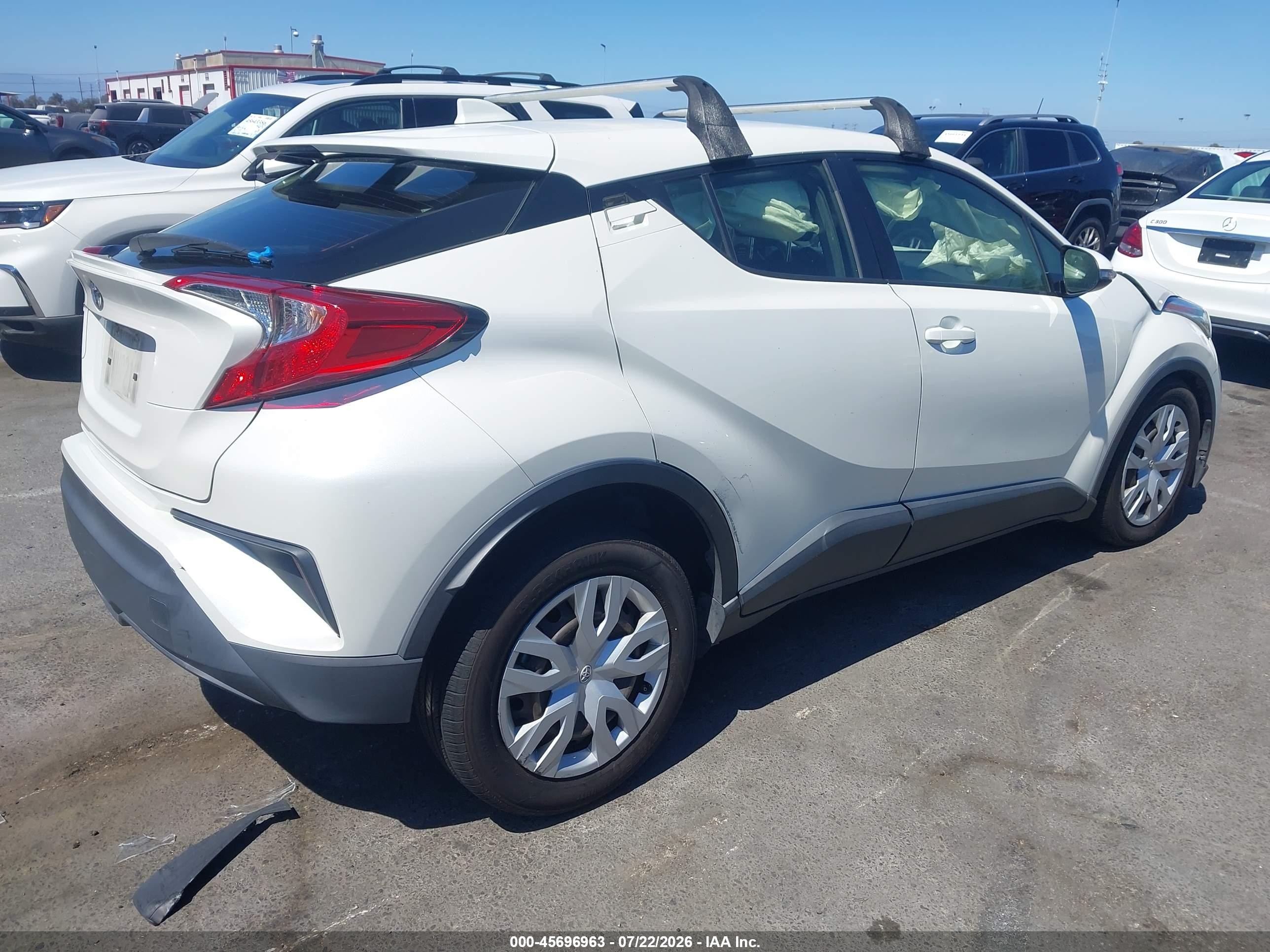 2020 Toyota C-hr Le White vin: JTNKHMBX2L1065350