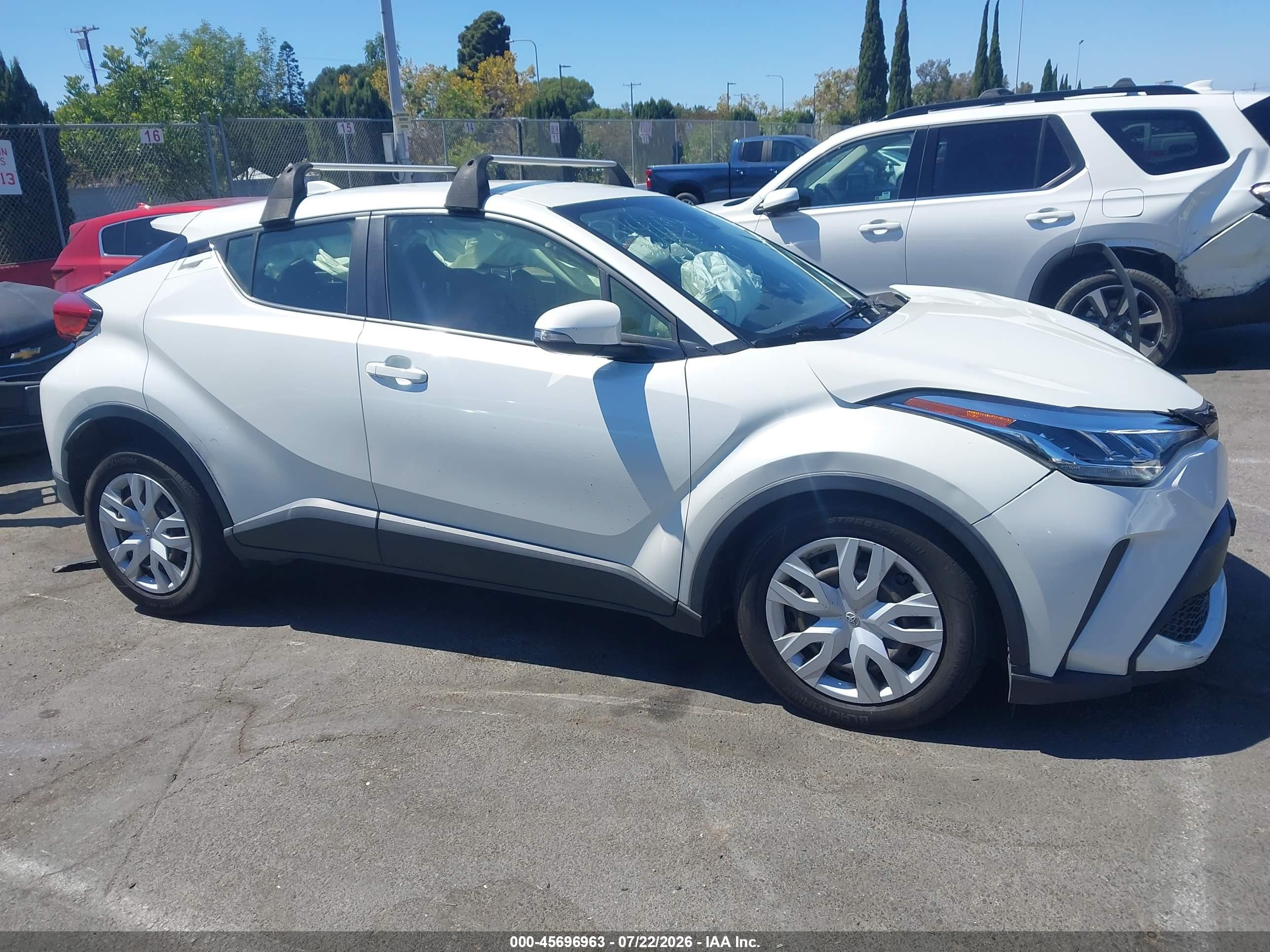 2020 Toyota C-hr Le White vin: JTNKHMBX2L1065350
