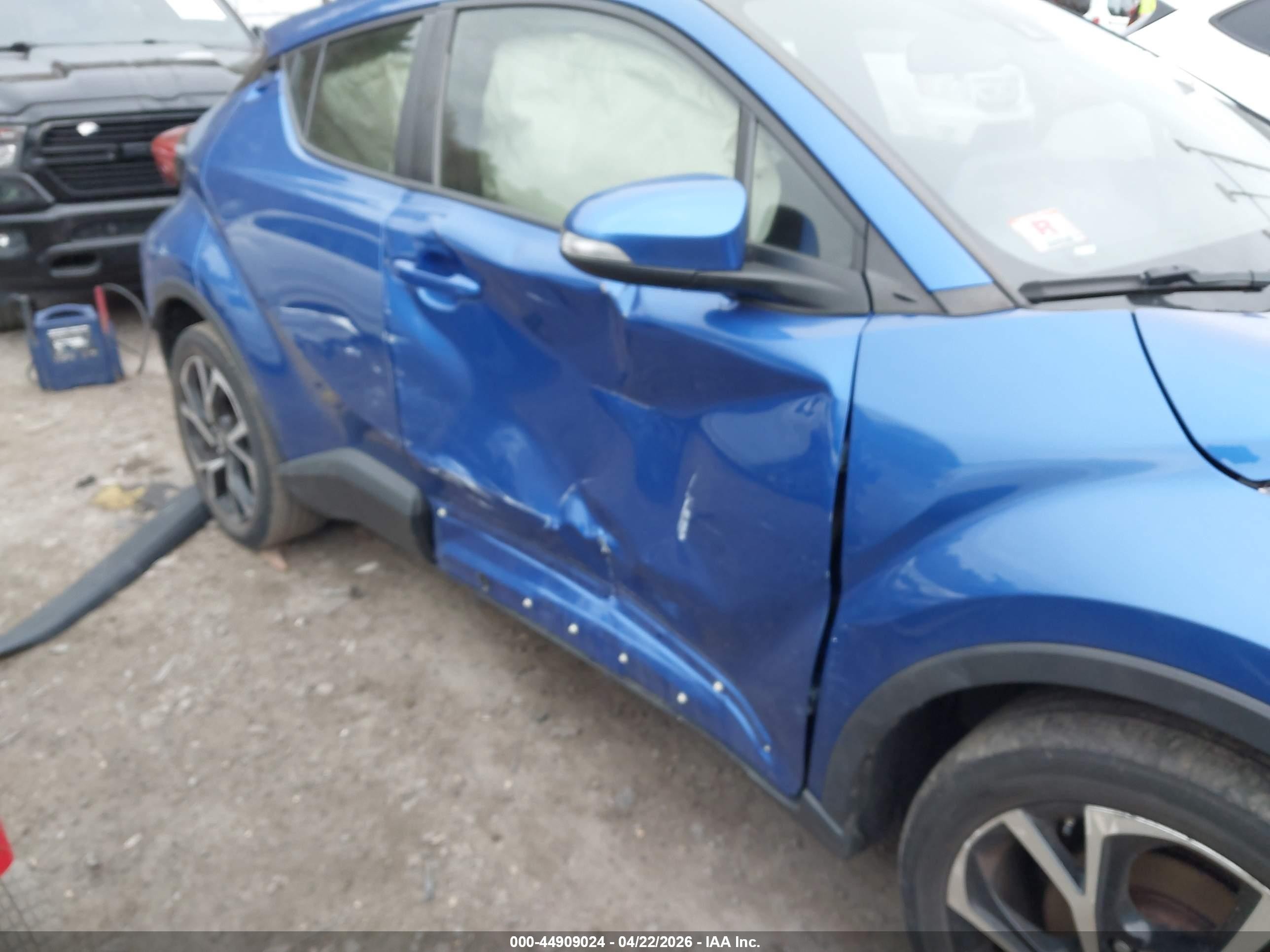 2020 Toyota C-hr Xle Blue vin: JTNKHMBX4L1082814