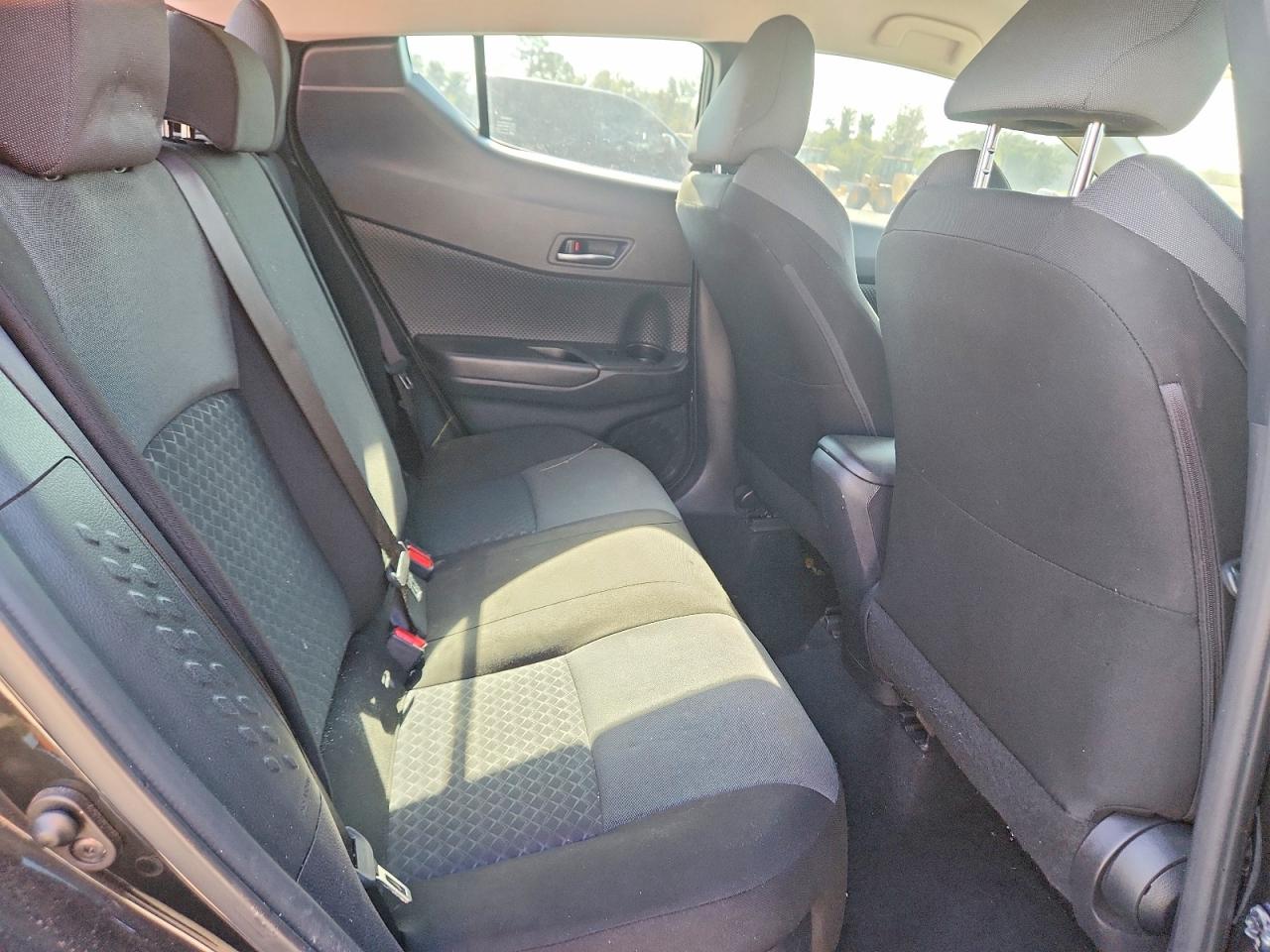 2021 Toyota C-hr Le Black vin: JTNKHMBX7M1122143