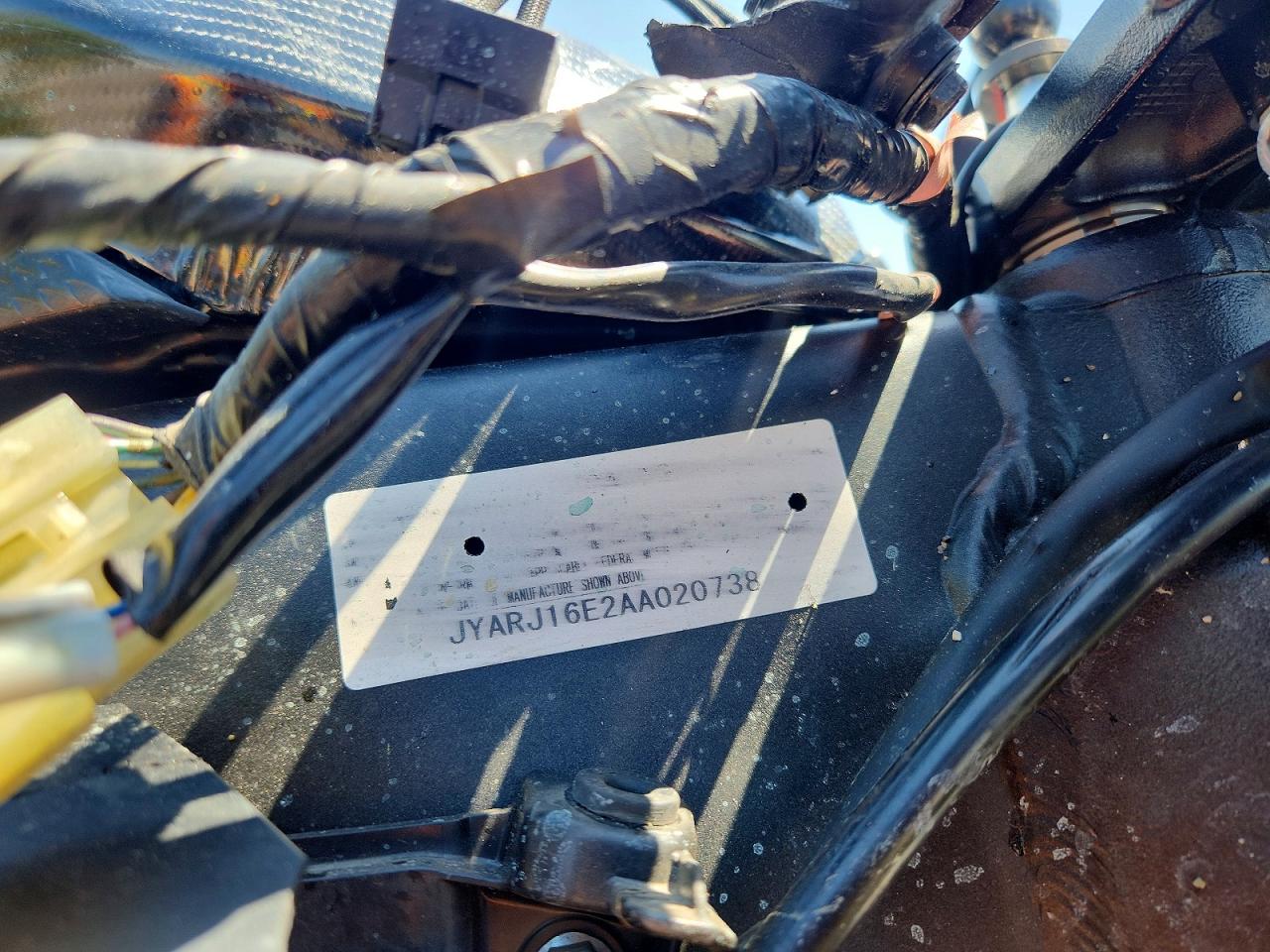 2010 Yamaha Yzfr6 Белый vin: JYARJ16E2AA020738