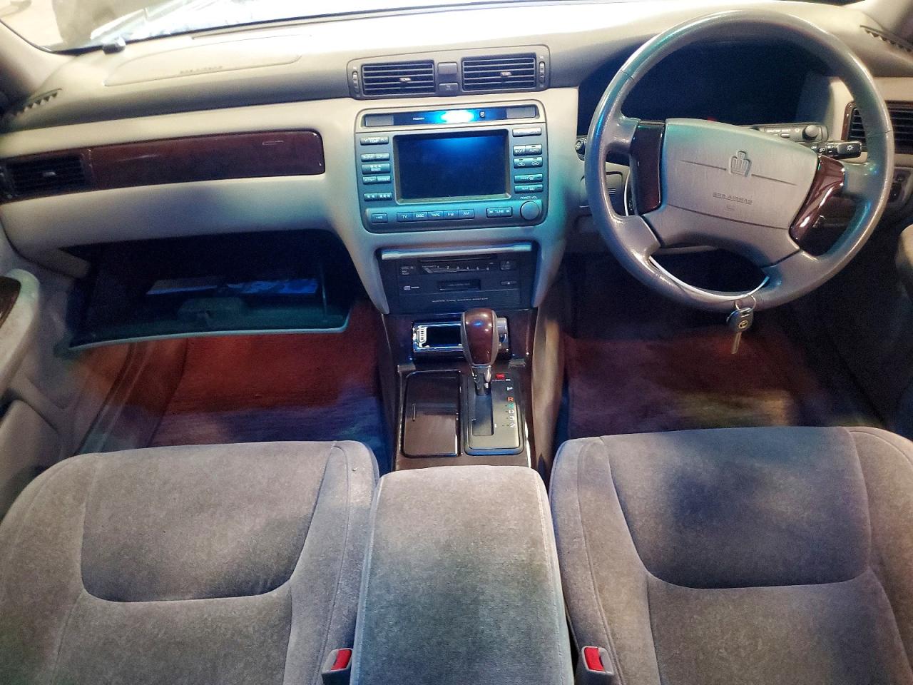 2000 Toyota Crown Black vin: JZS1750039675