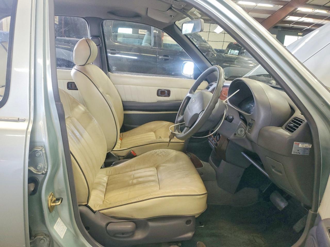 1996 Mitsubishi Viewt Blue vin: K11381485