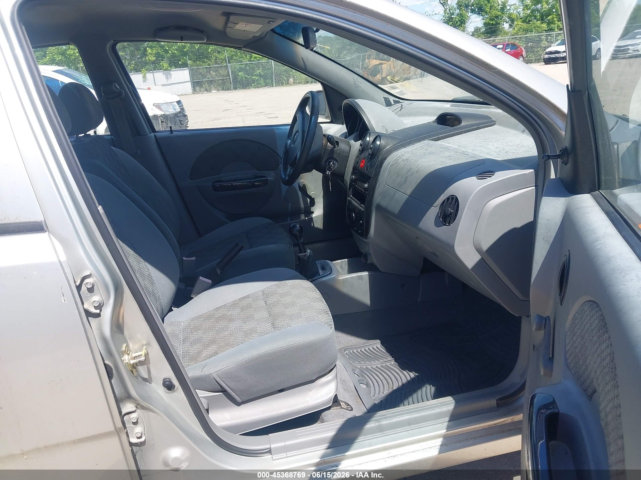 2004 Chevrolet Aveo   Серебряный vin: KL1TD52624B255704