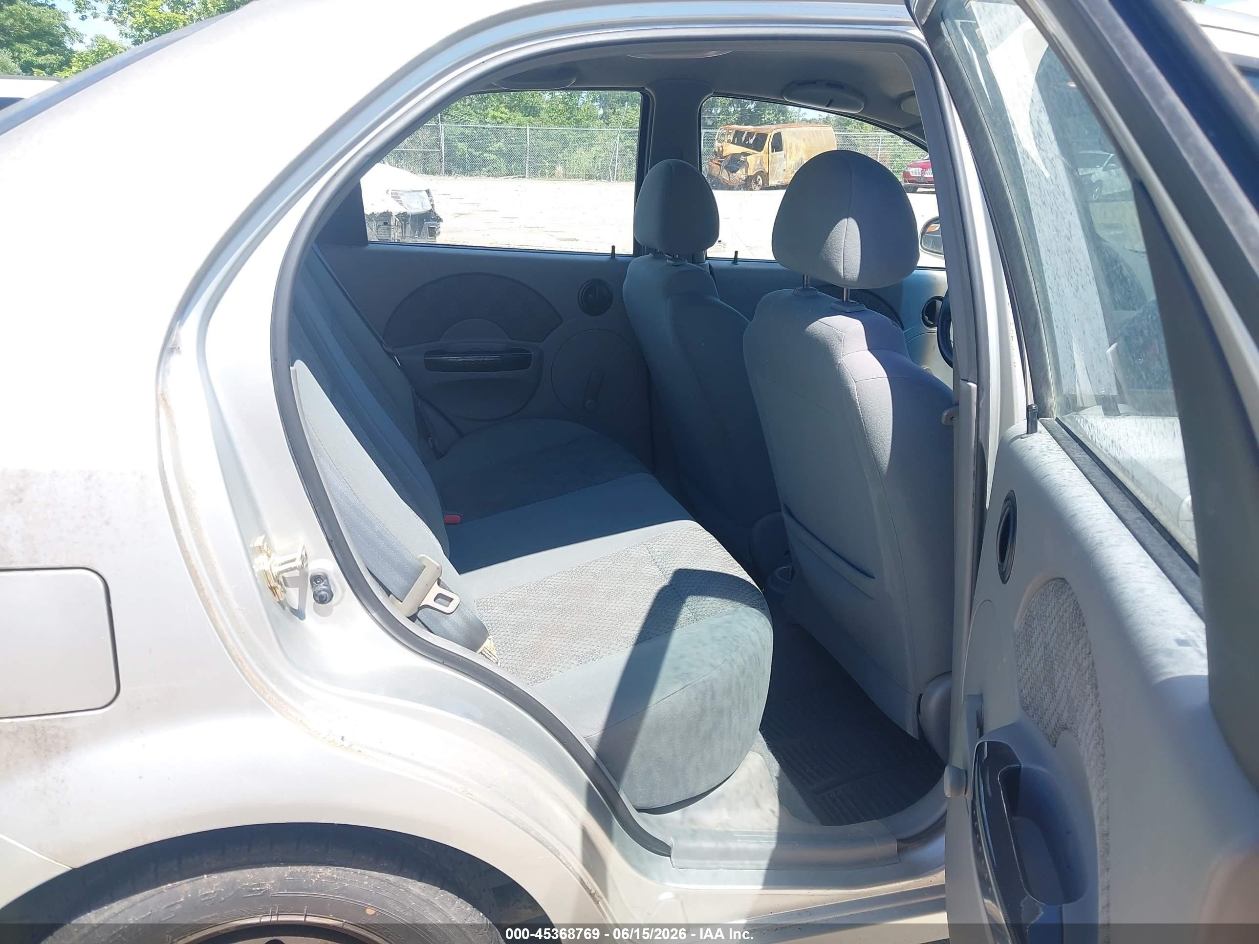 2004 Chevrolet Aveo   Серебряный vin: KL1TD52624B255704