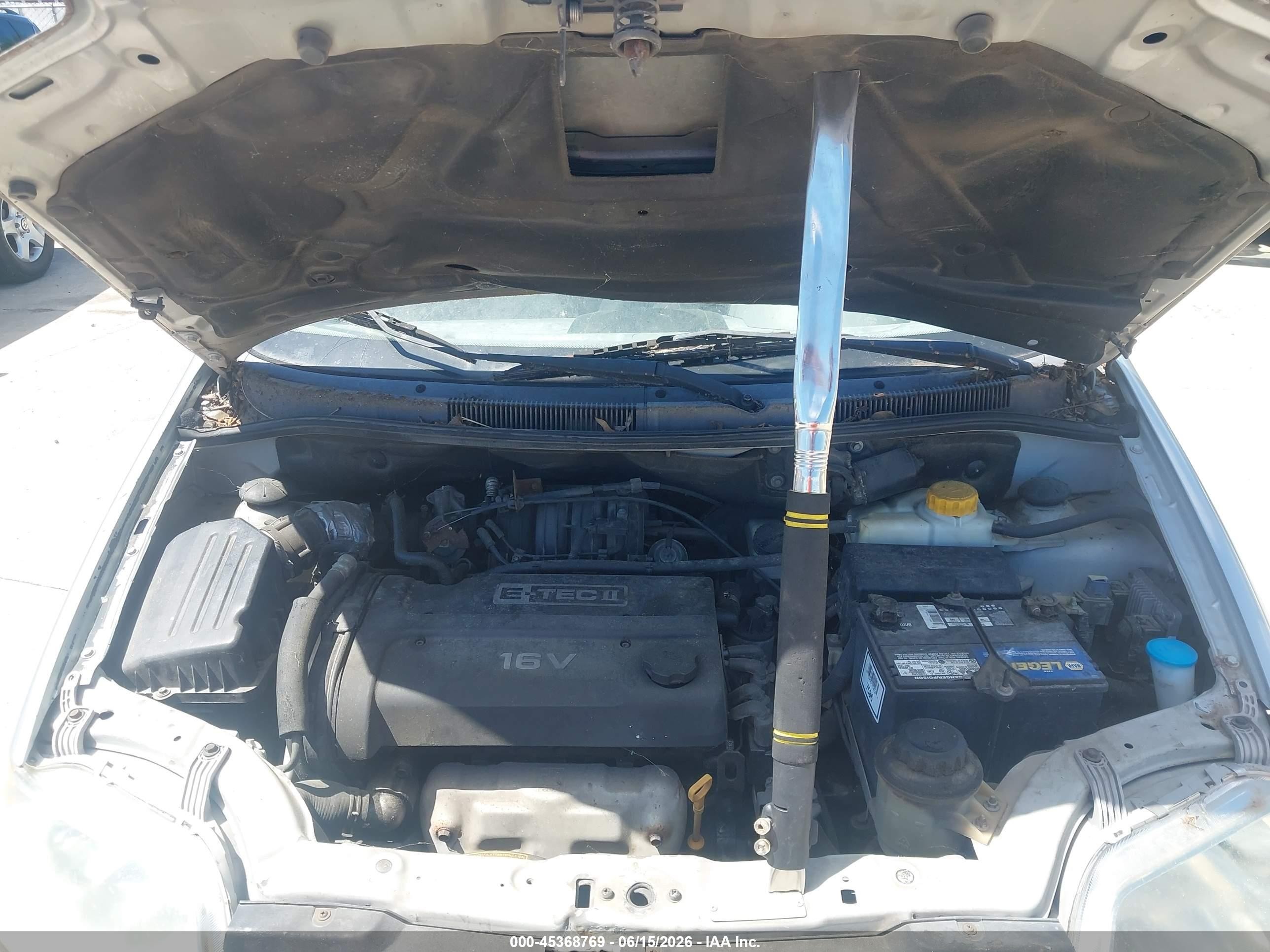 2004 Chevrolet Aveo   Серебряный vin: KL1TD52624B255704