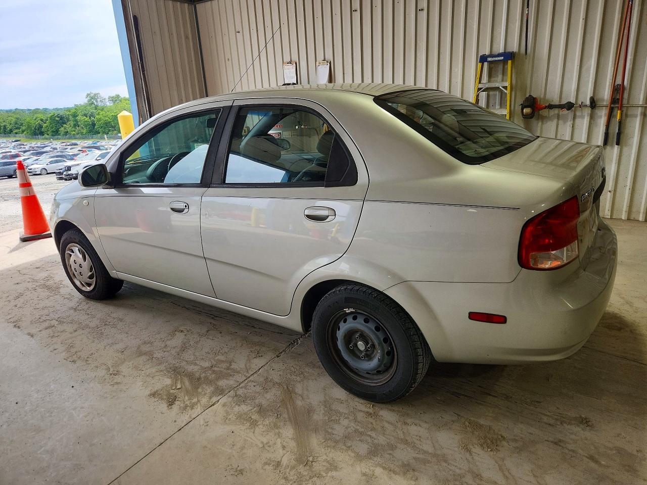 2005 Chevrolet Aveo Base Silver vin: KL1TD52665B446561