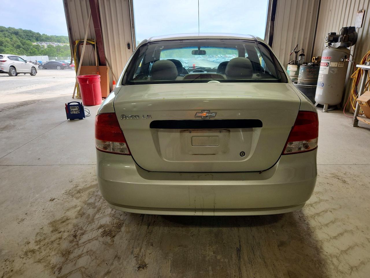 2005 Chevrolet Aveo Base Silver vin: KL1TD52665B446561