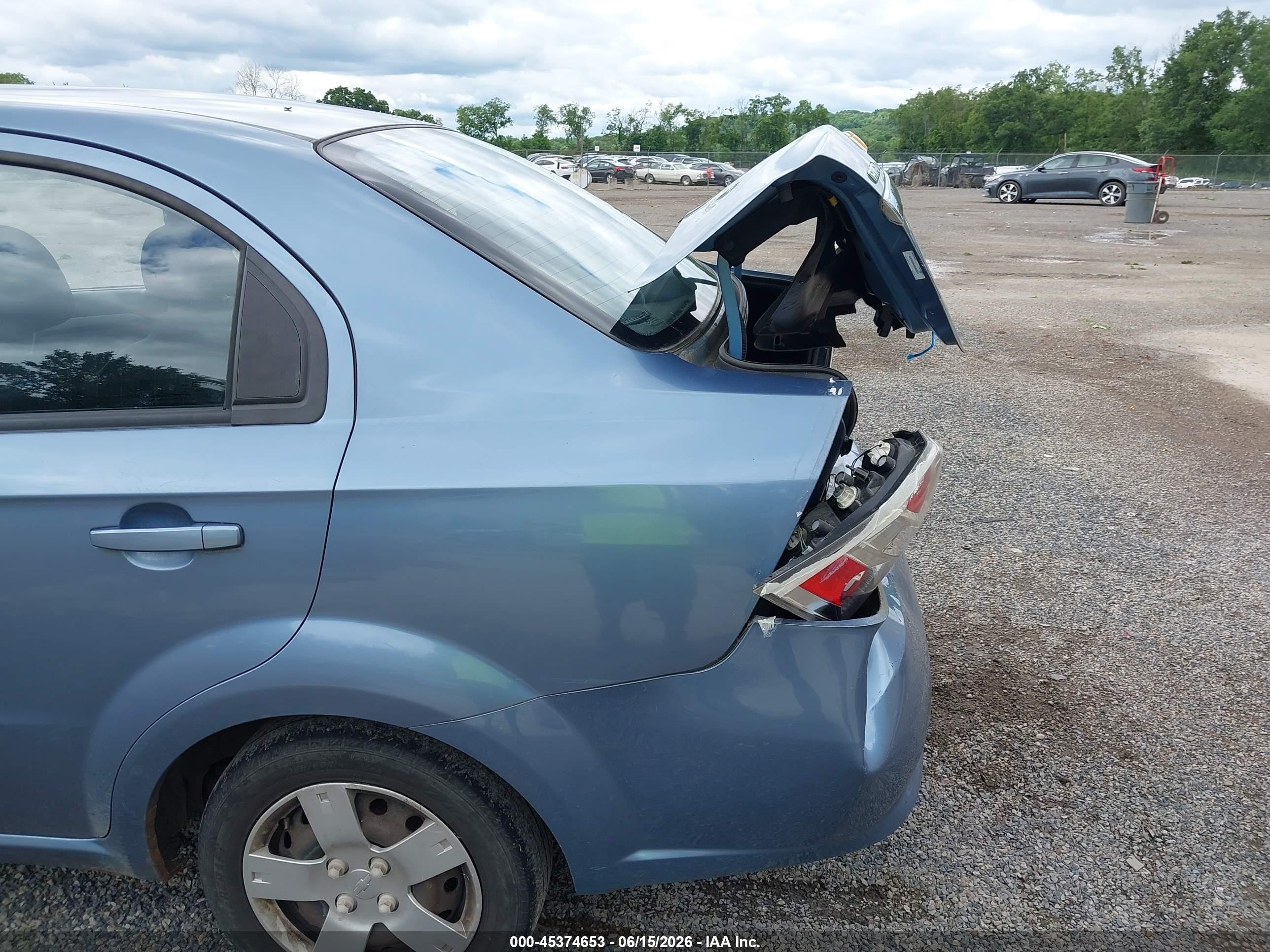 2008 Chevrolet Aveo Ls Blue vin: KL1TD56608B050074