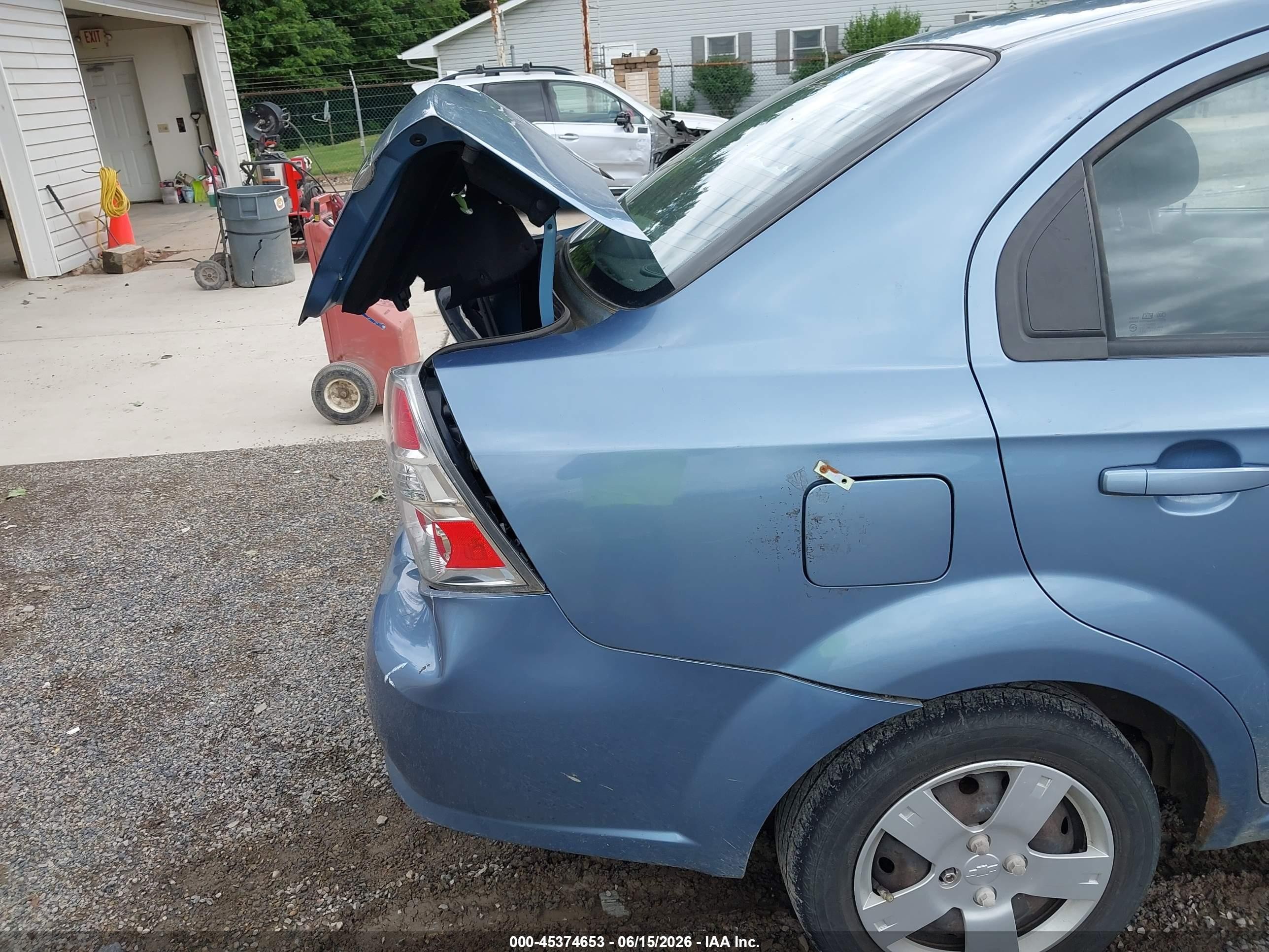 2008 Chevrolet Aveo Ls Blue vin: KL1TD56608B050074