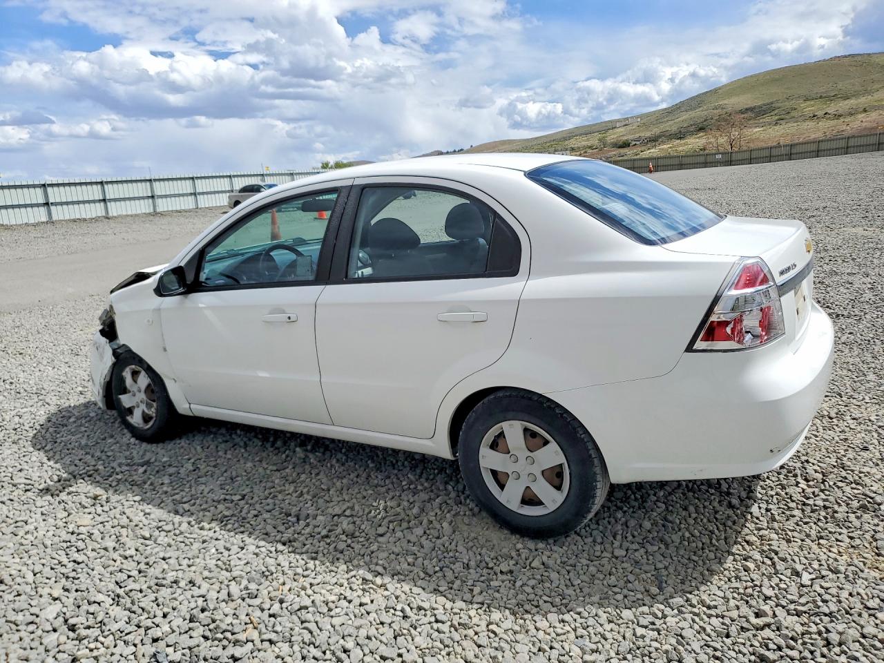 2008 Chevrolet Aveo Base White vin: KL1TD56618B259274