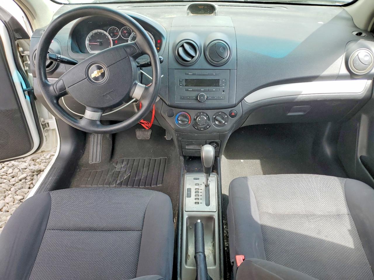 2008 Chevrolet Aveo Base White vin: KL1TD56618B259274