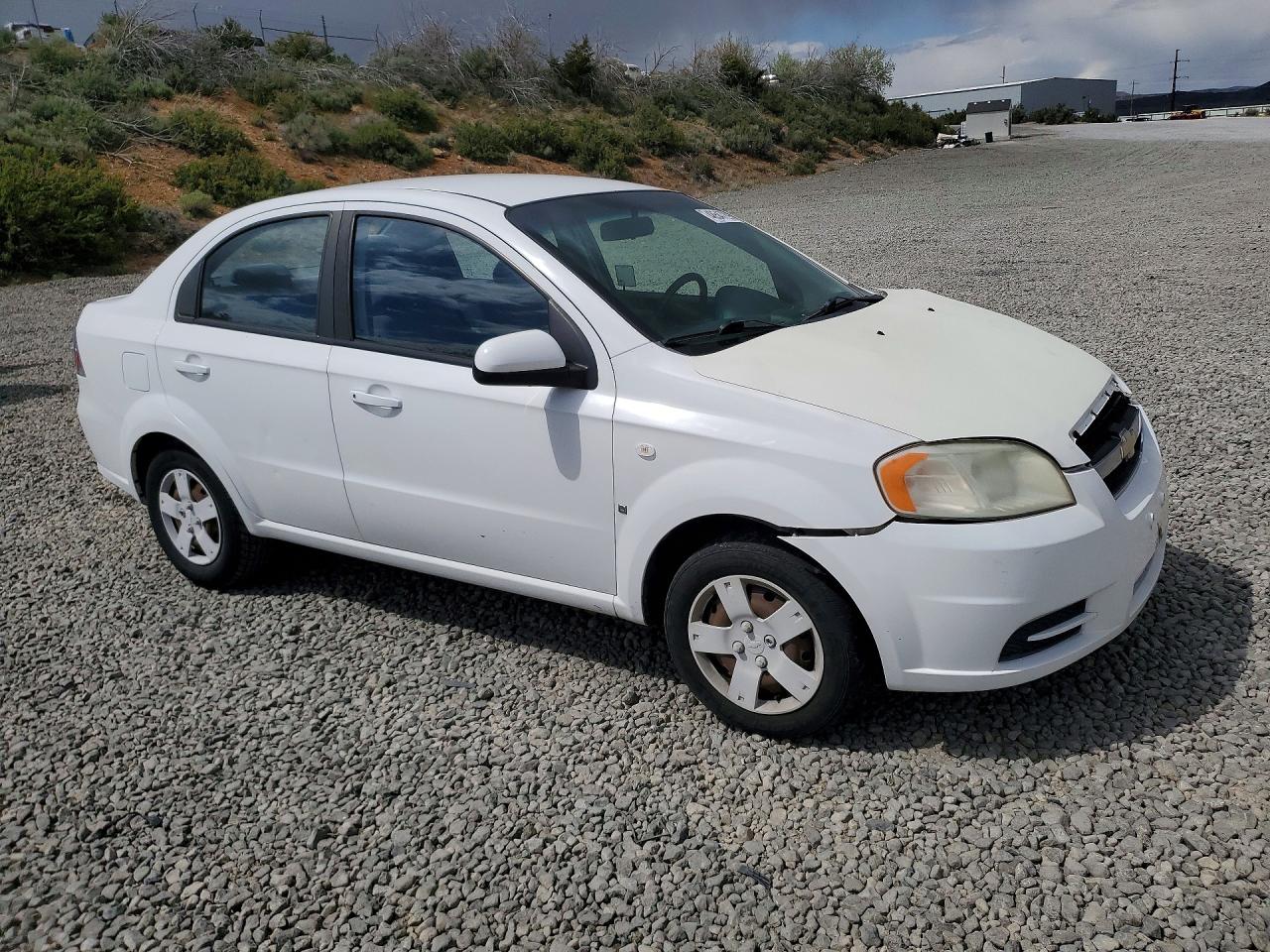 2008 Chevrolet Aveo Base White vin: KL1TD56618B259274