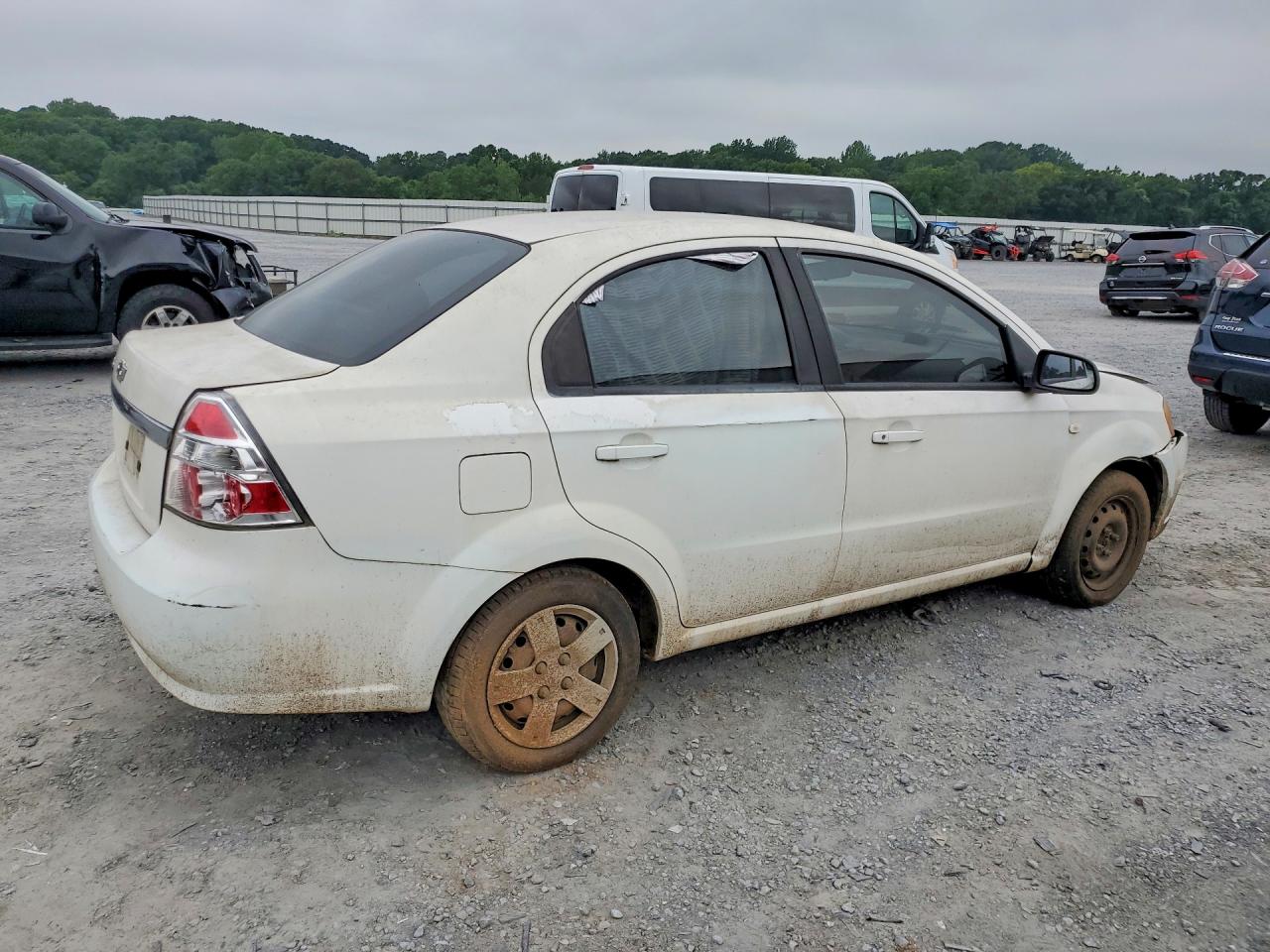 2008 Chevrolet Aveo Base White vin: KL1TD56688B009563