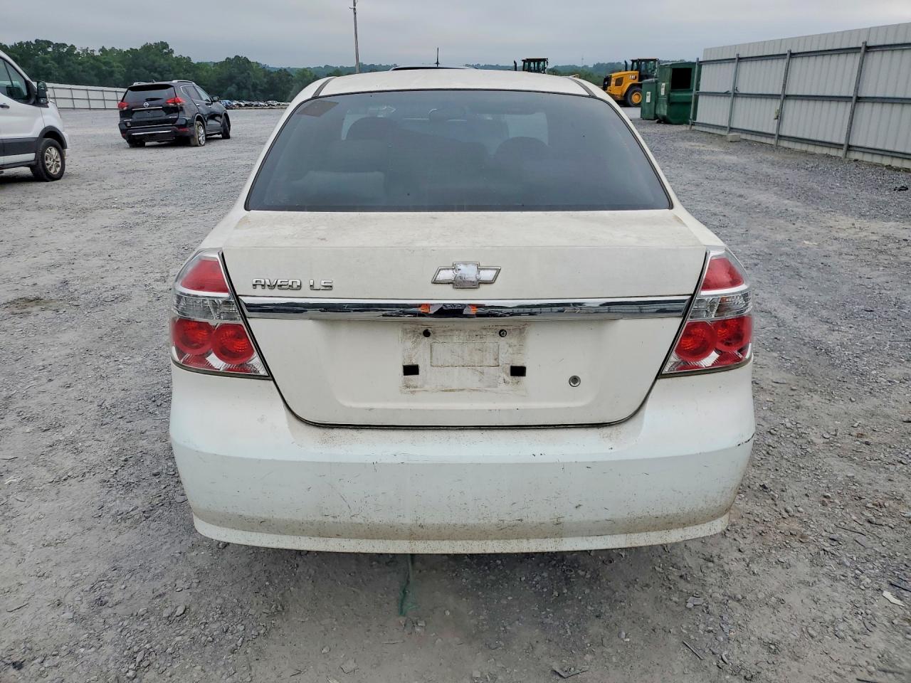 2008 Chevrolet Aveo Base White vin: KL1TD56688B009563