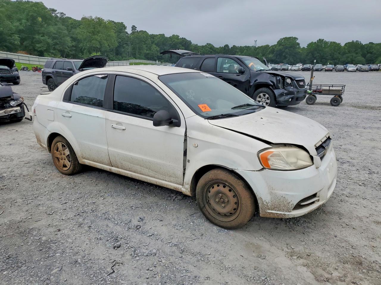 2008 Chevrolet Aveo Base White vin: KL1TD56688B009563
