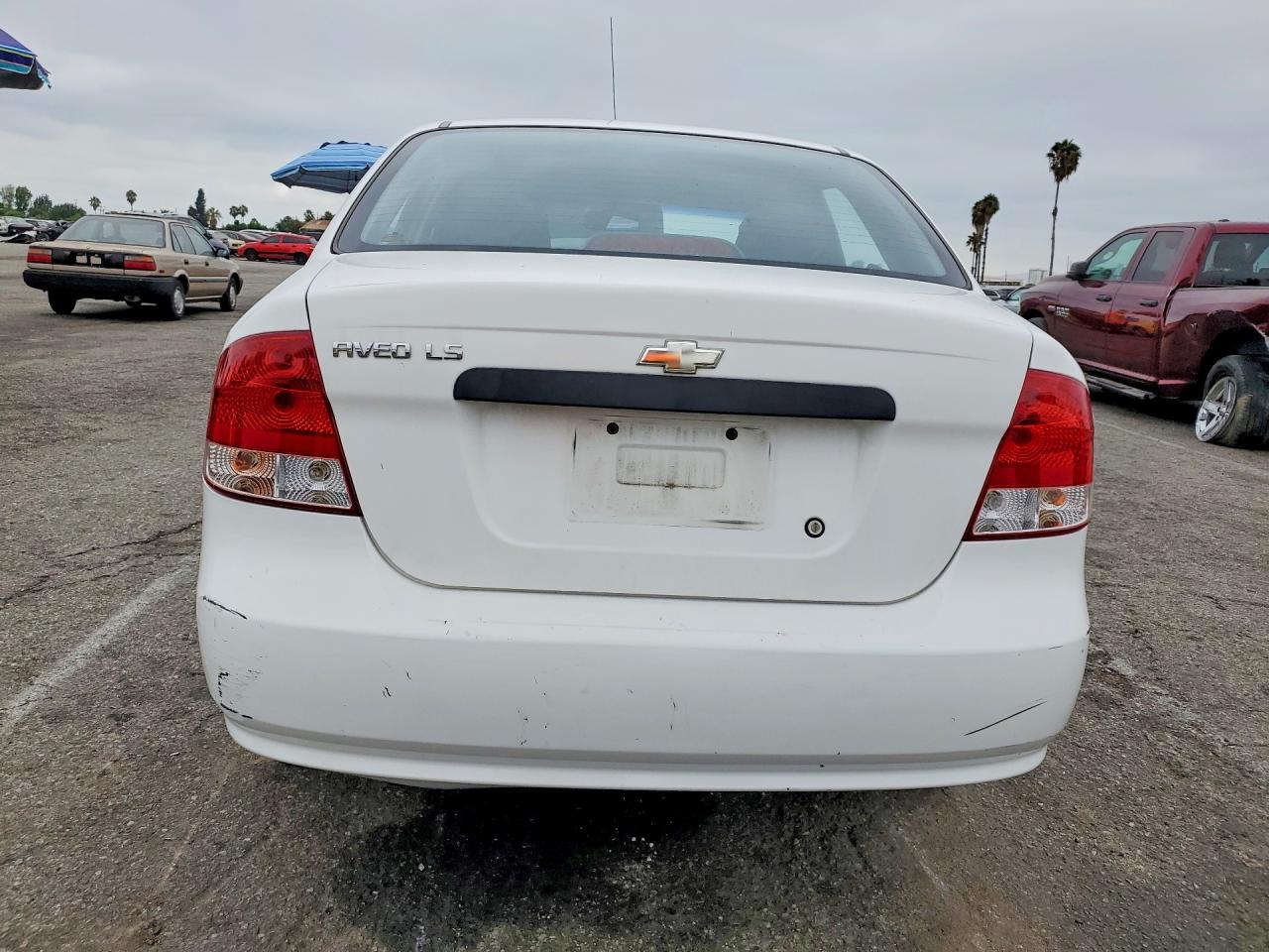 2006 Chevrolet Aveo Base White vin: KL1TD56696B675828