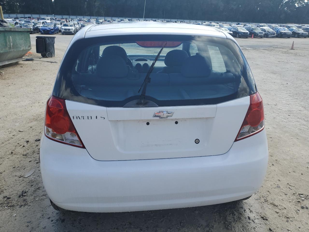 2005 Chevrolet Aveo Base White vin: KL1TD62665B490002