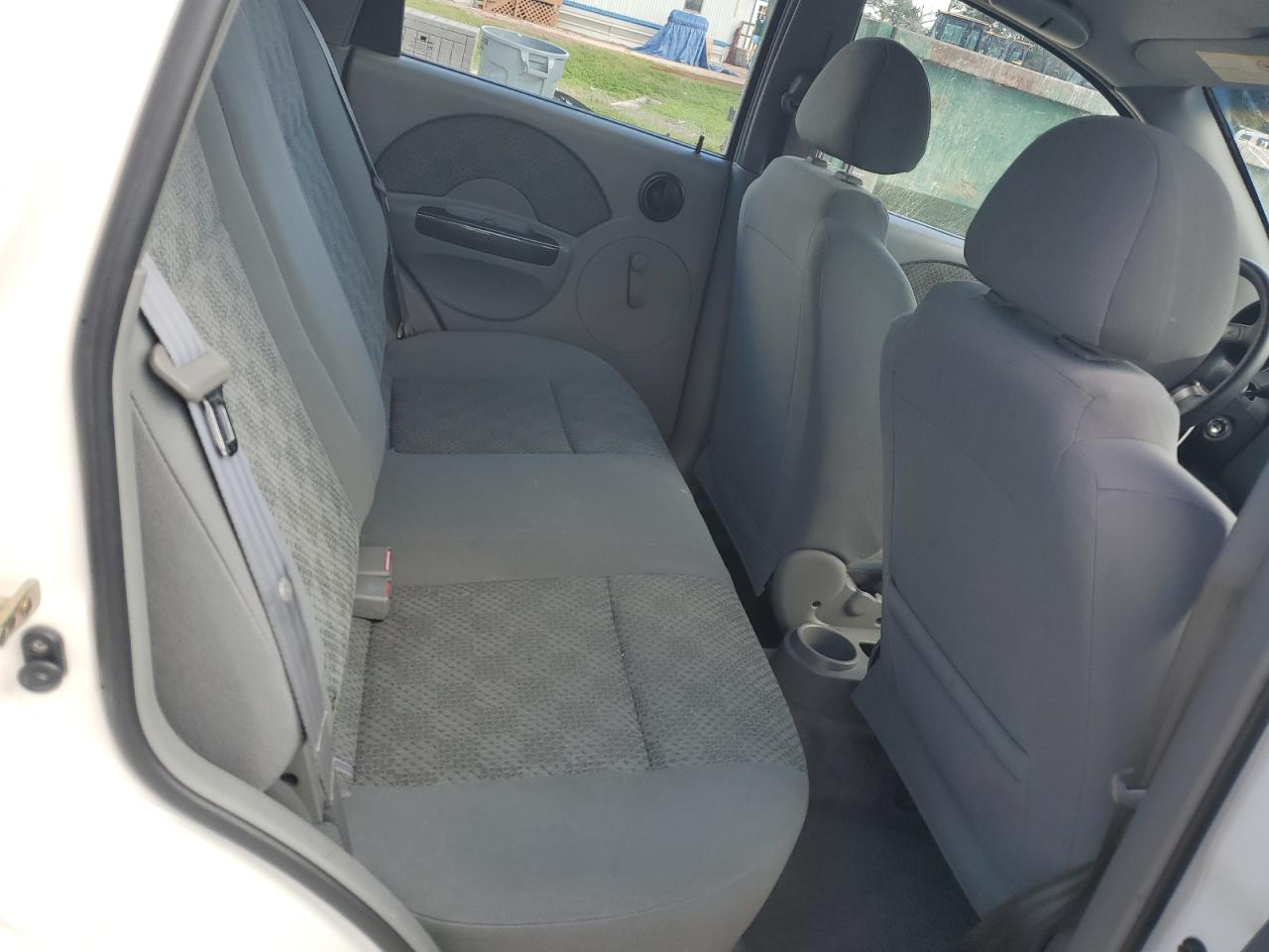 2005 Chevrolet Aveo Base White vin: KL1TD62665B490002