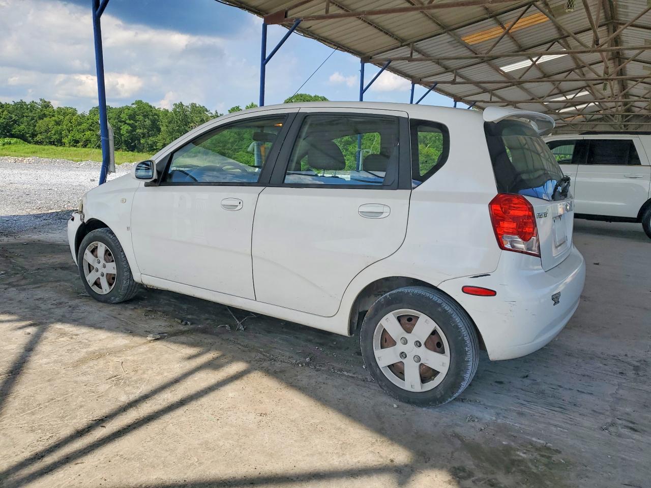 2007 Chevrolet Aveo Base White vin: KL1TD66647B793468