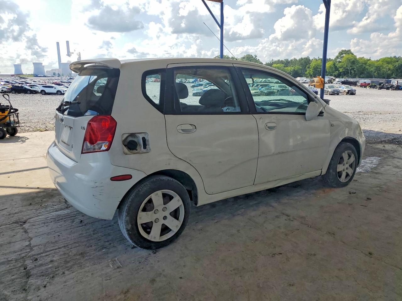 2007 Chevrolet Aveo Base White vin: KL1TD66647B793468