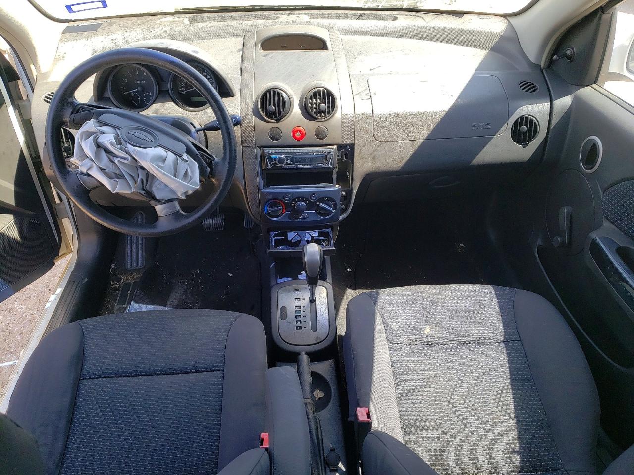 2007 Chevrolet Aveo Base White vin: KL1TD66697B755654