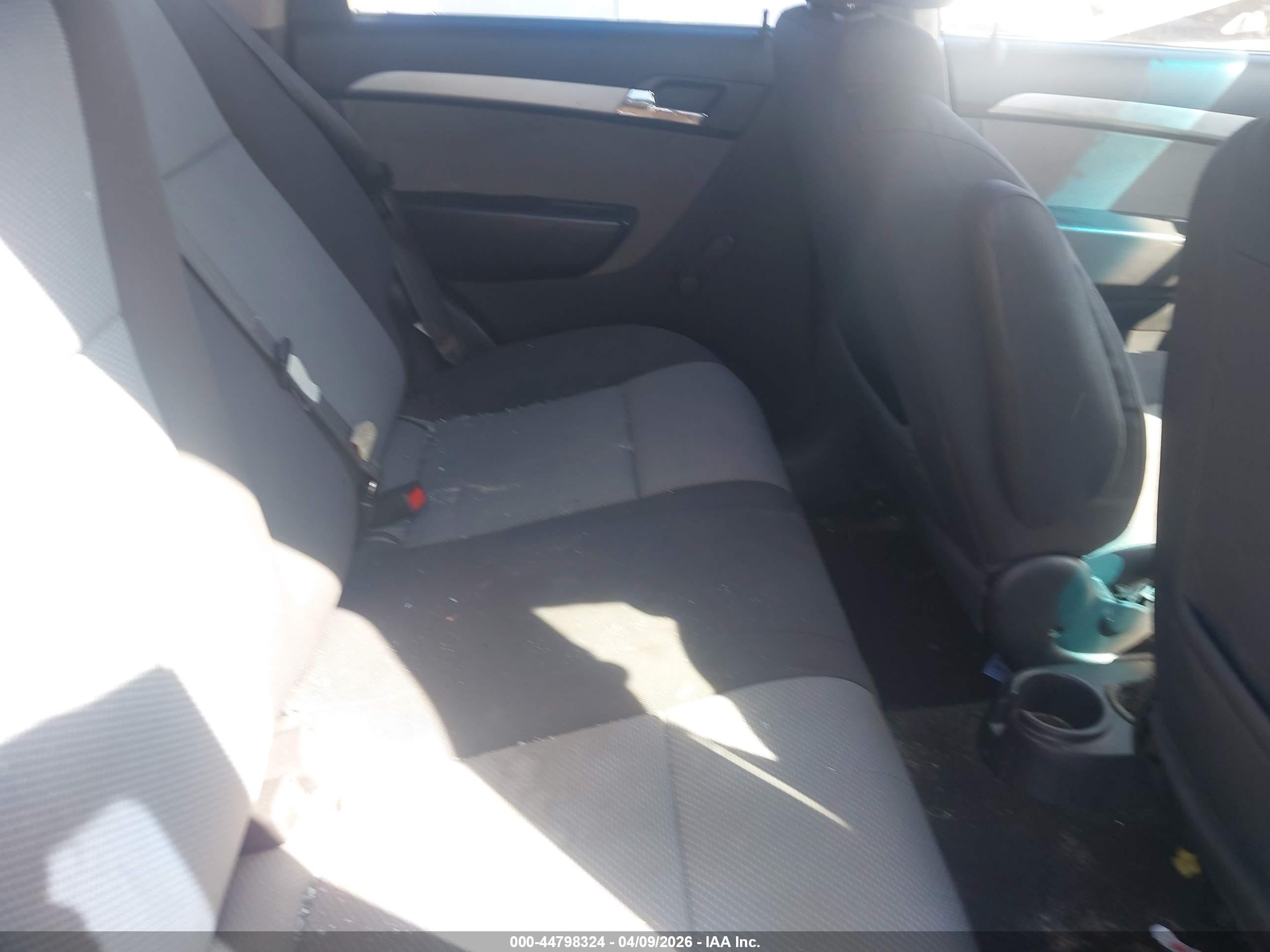 2010 Chevrolet Aveo Ls Серебряный vin: KL1TD6DE1AB111292
