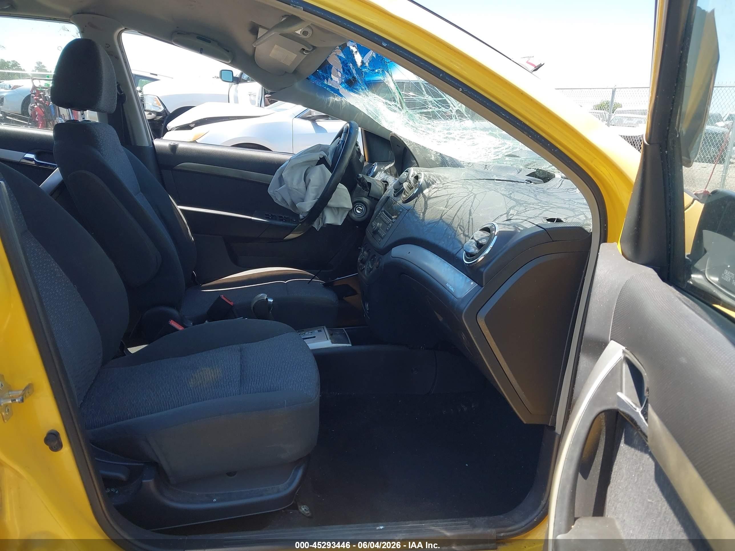 2009 Chevrolet Aveo Lt Yellow vin: KL1TG56E89B388175