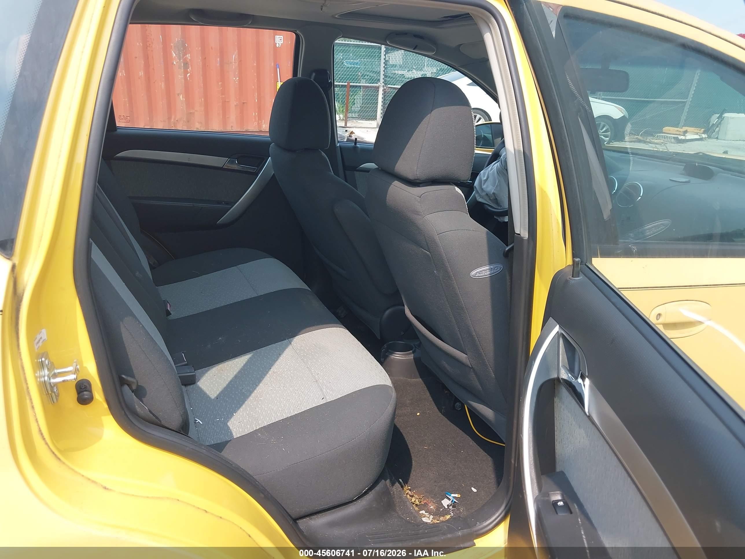 2009 Chevrolet Aveo Lt Yellow vin: KL1TG66E99B379958
