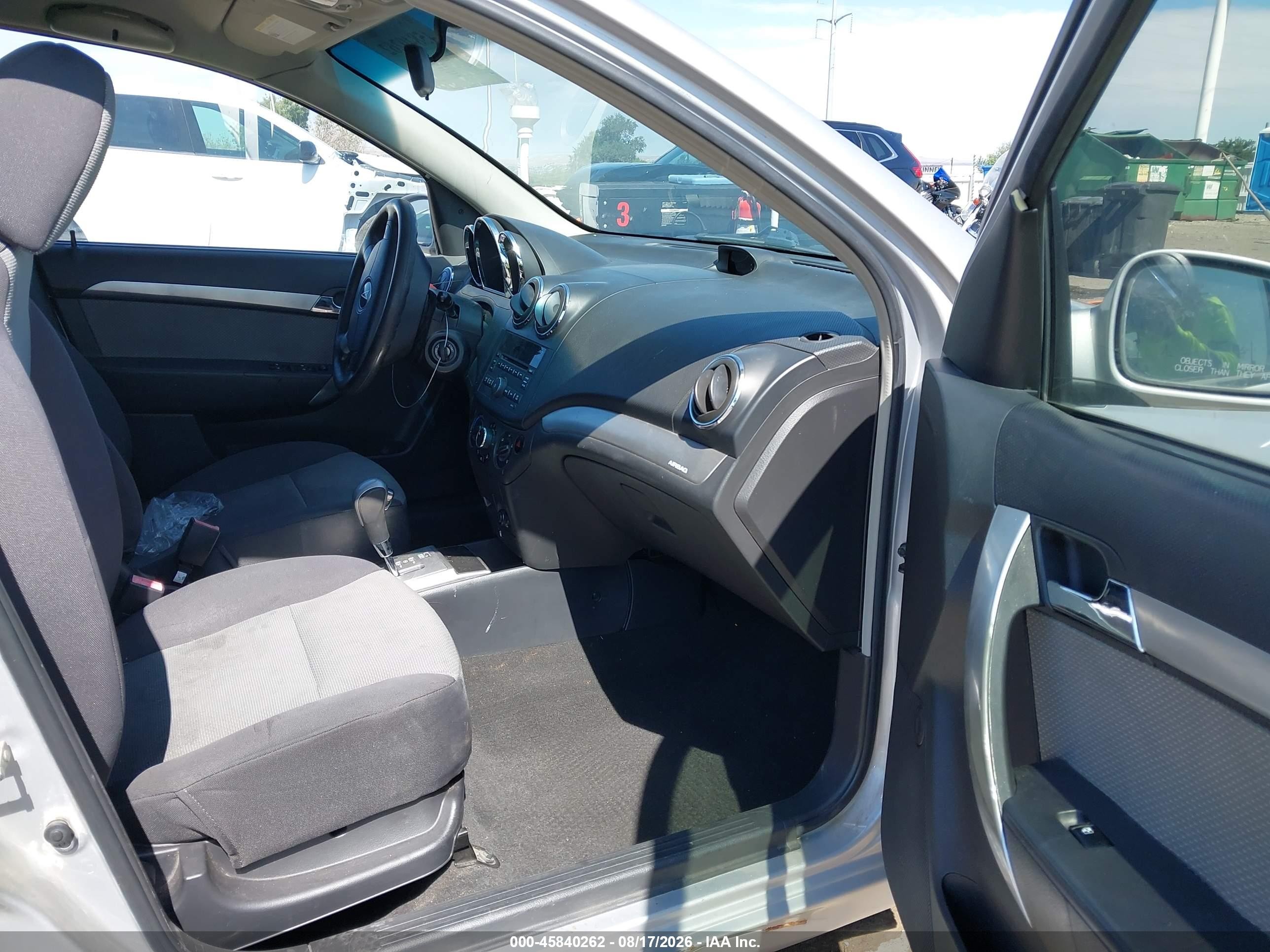 2009 Pontiac G3   Серебряный vin: KL2TD66E99B648836