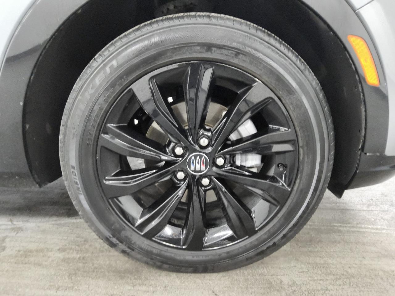 2025 Buick Envista Sport Touring Gray vin: KL47LBEP3SB189686 Damage: Right Front Wheel, Curb Rash, 1/8 To 1/2 Inch