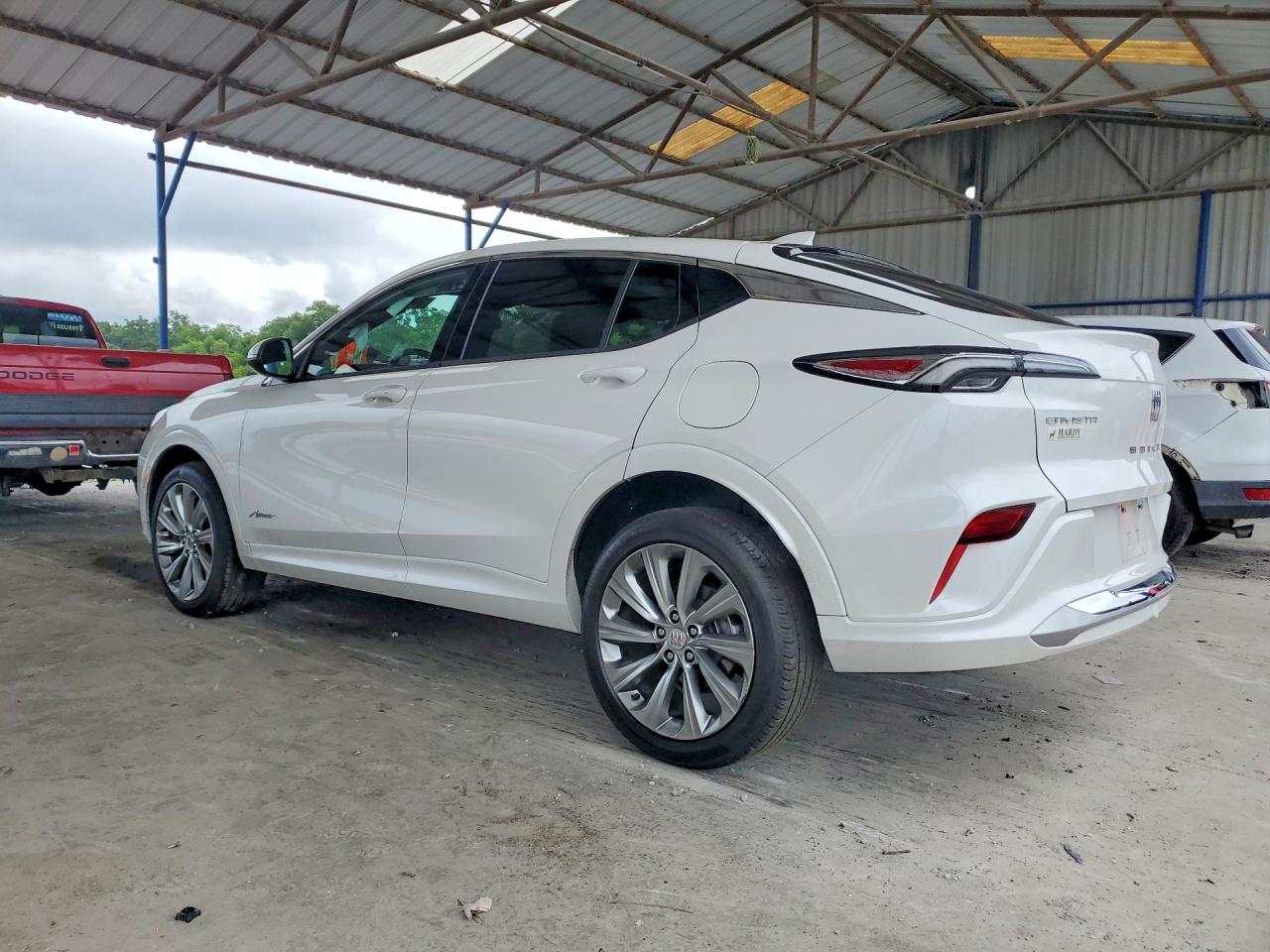 2024 Buick Envista Avenir White vin: KL47LCE28RB076417