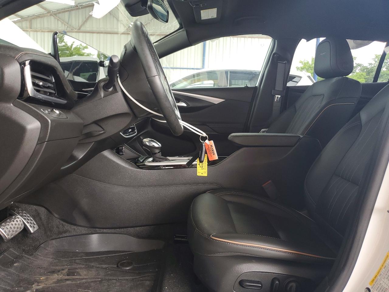 2024 Buick Envista Avenir White vin: KL47LCE28RB076417