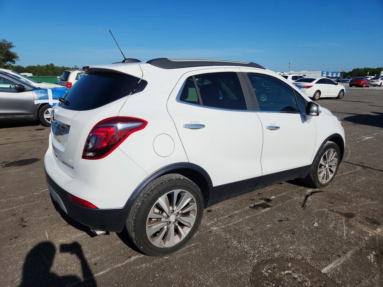 2019 Buick Encore Preferred White vin: KL4CJASB2KB960307