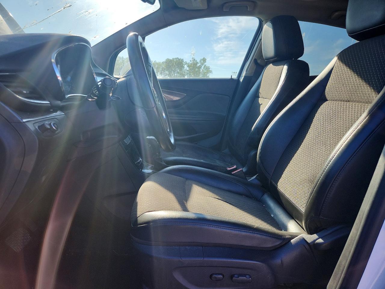 2019 Buick Encore Preferred White vin: KL4CJASB7KB941526