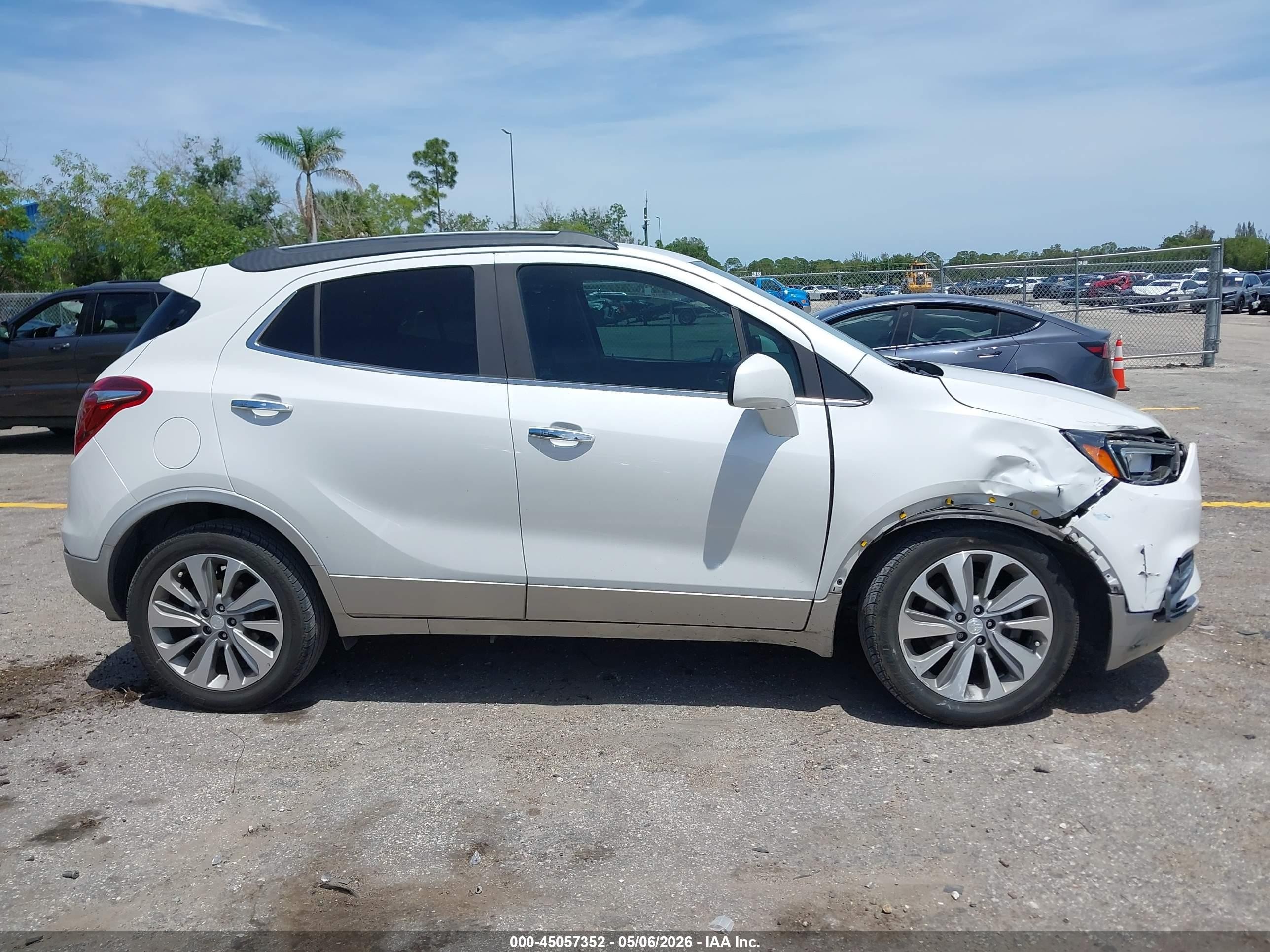 2020 Buick Encore Fwd Preferred White vin: KL4CJASB7LB068992