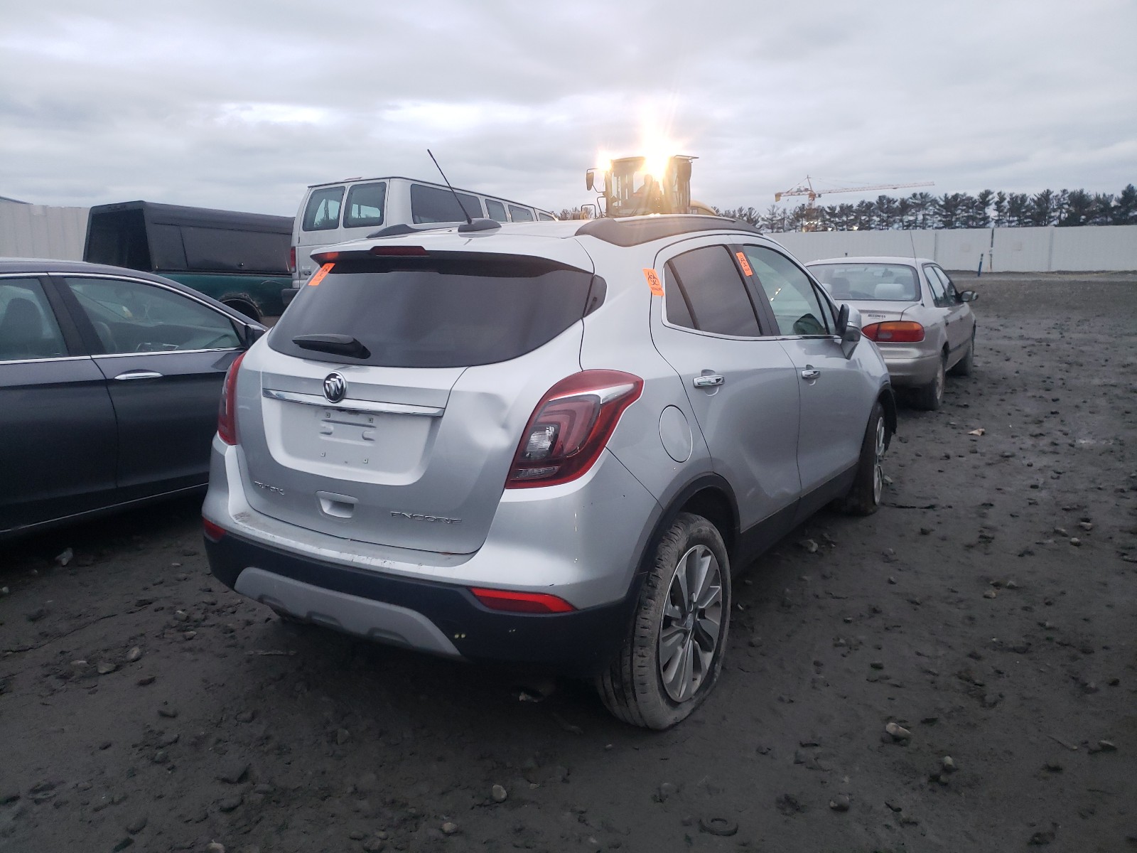 2018 Buick Encore Preferred Серебряный vin: KL4CJASBXJB519829