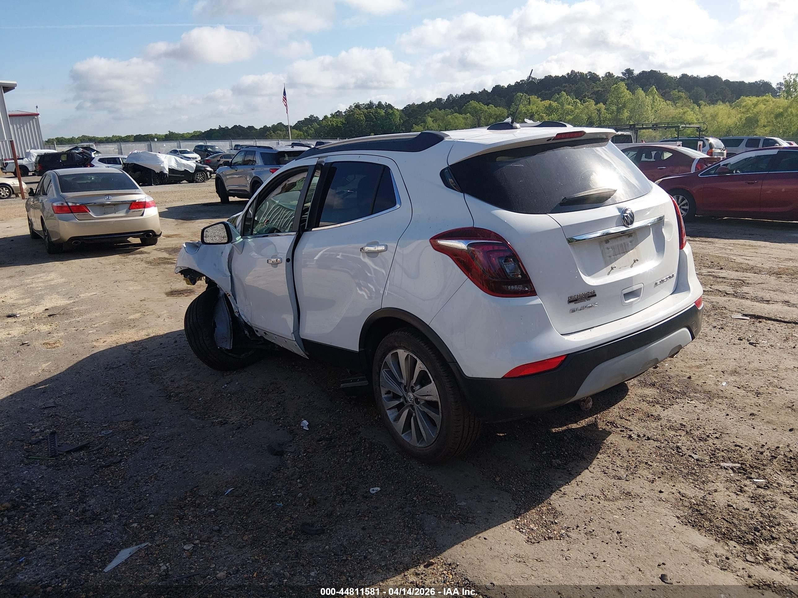 2018 Buick Encore Preferred White vin: KL4CJASBXJB668015