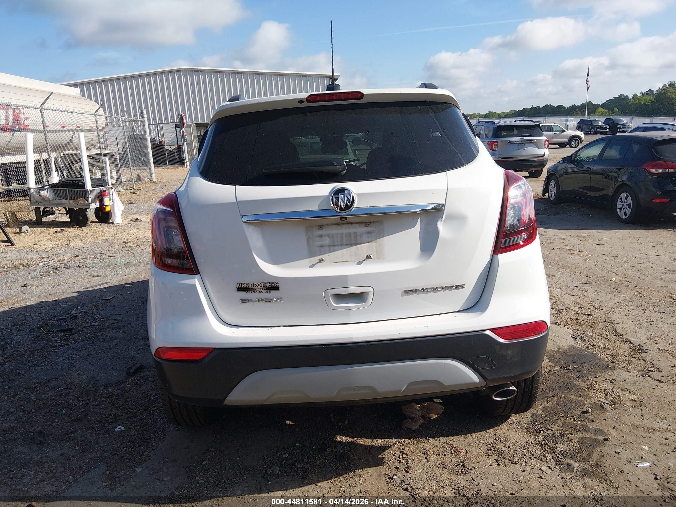 2018 Buick Encore Preferred White vin: KL4CJASBXJB668015